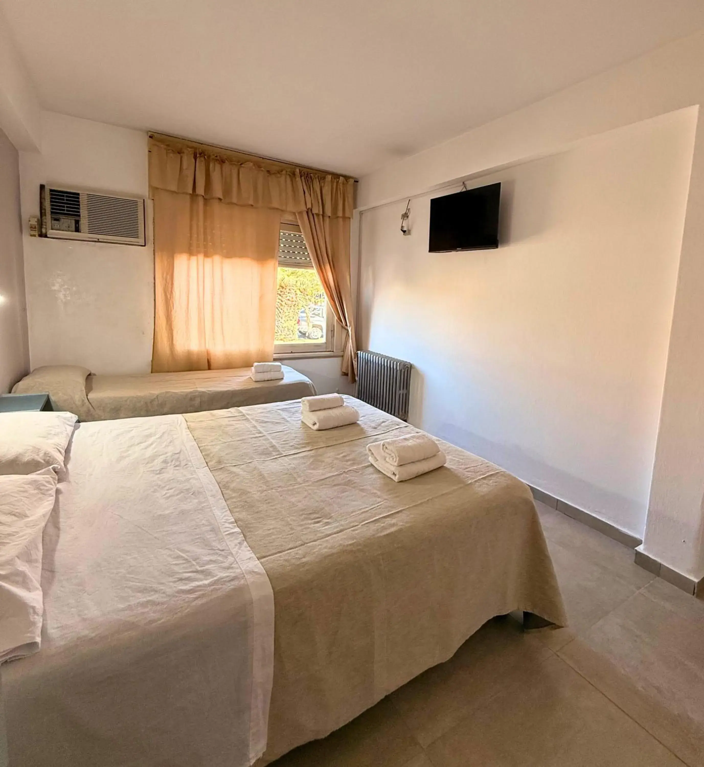 Triple Room in Hotel Montecarlo PSH Triple Room in Hotel Montecarlo PSH