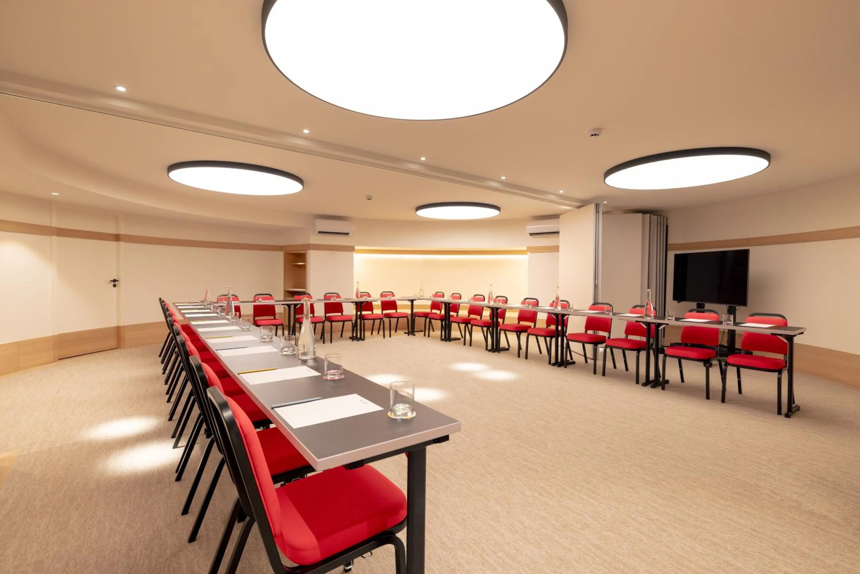 Meeting/conference room in Bizipoz Hôtel