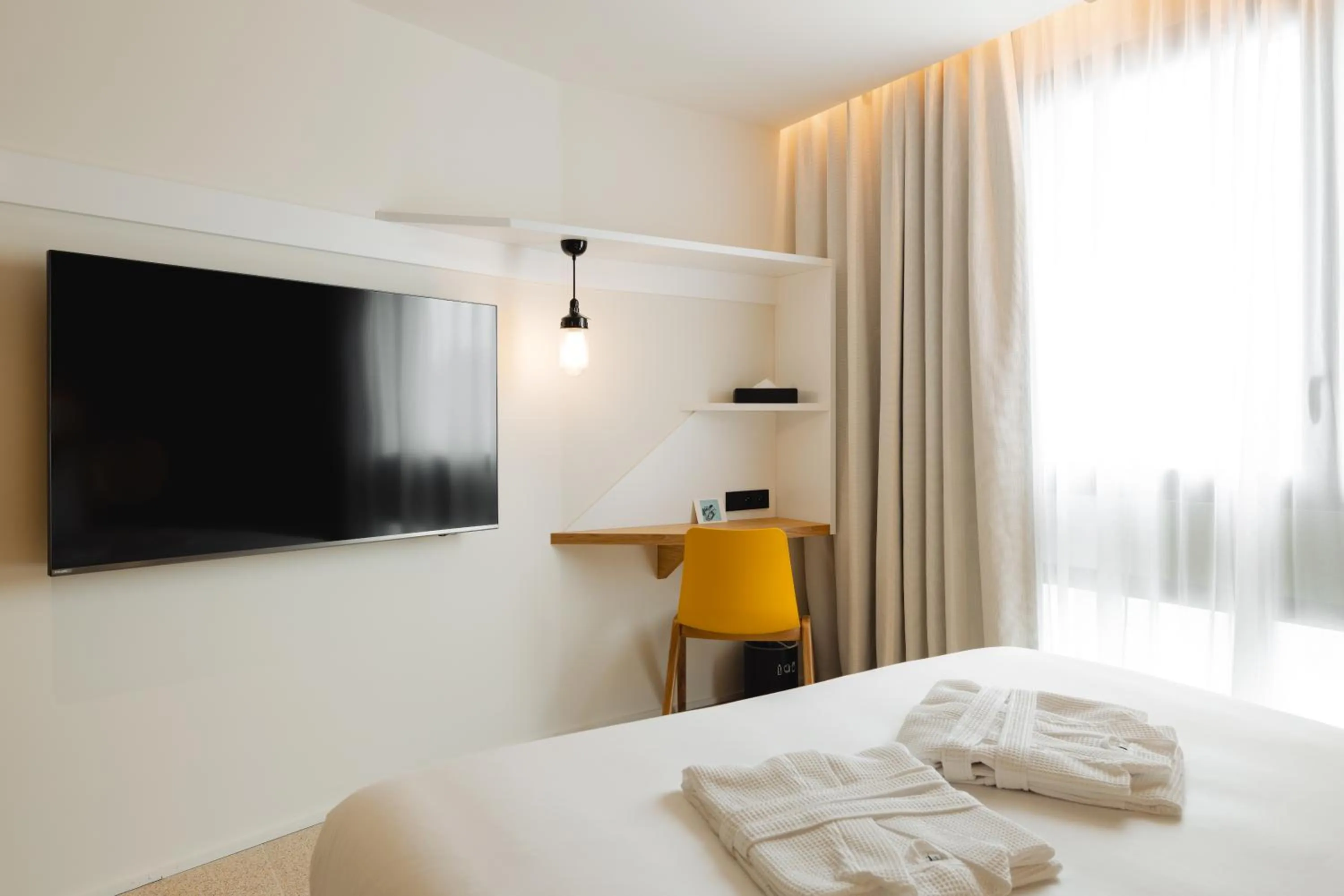 TV and multimedia, Bed in Bizipoz Hôtel