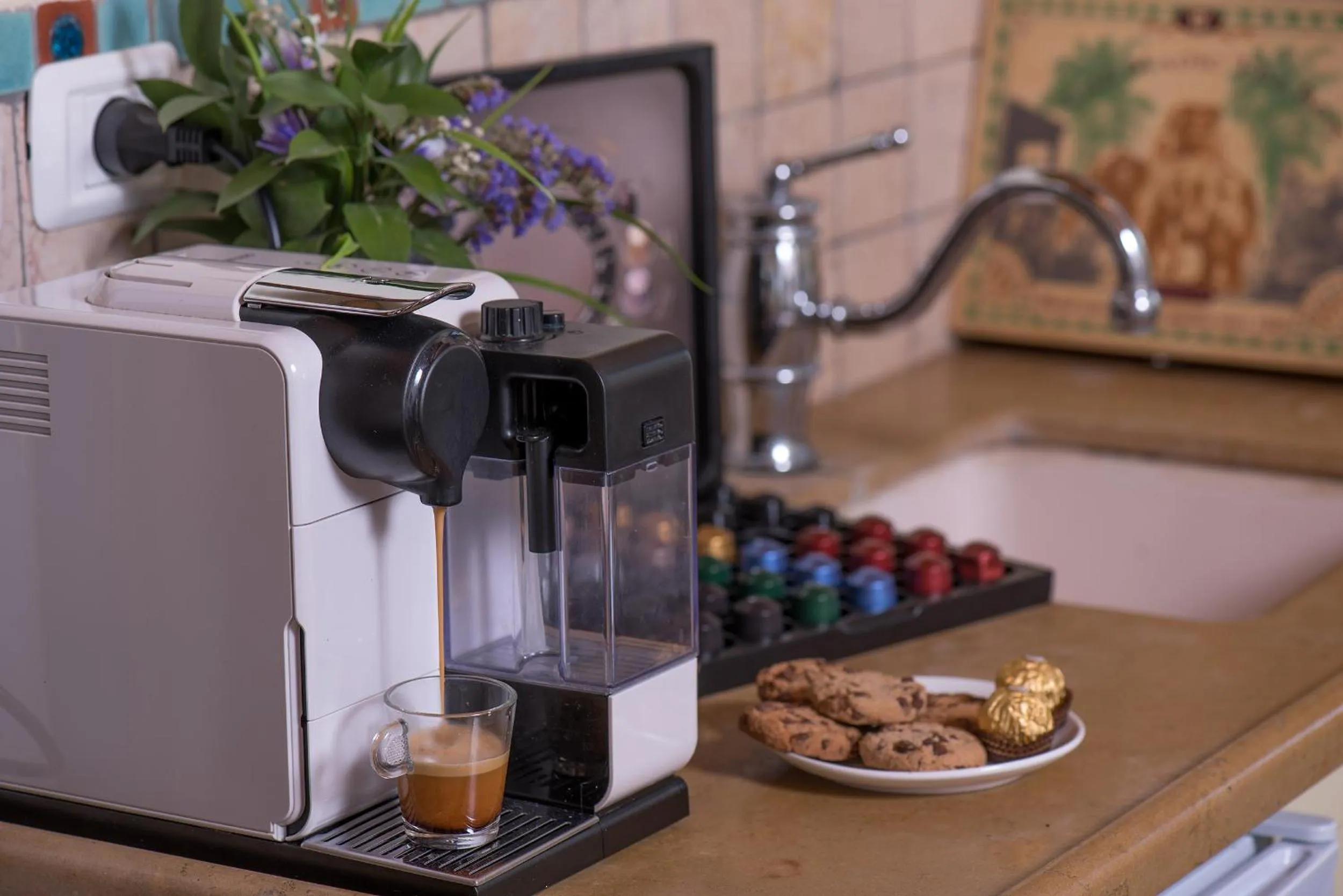 Drinks in The Sound Of The Flute