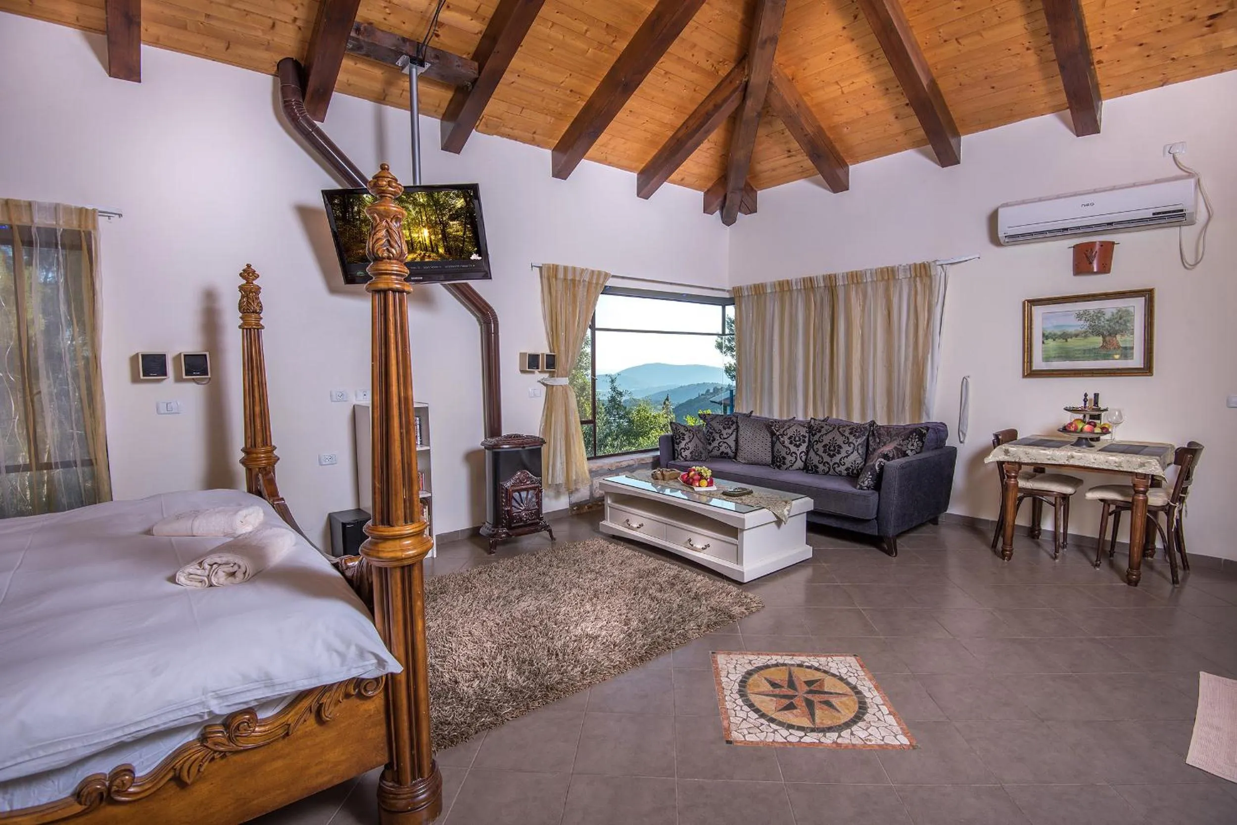 Living room, Bed in The Sound Of The Flute