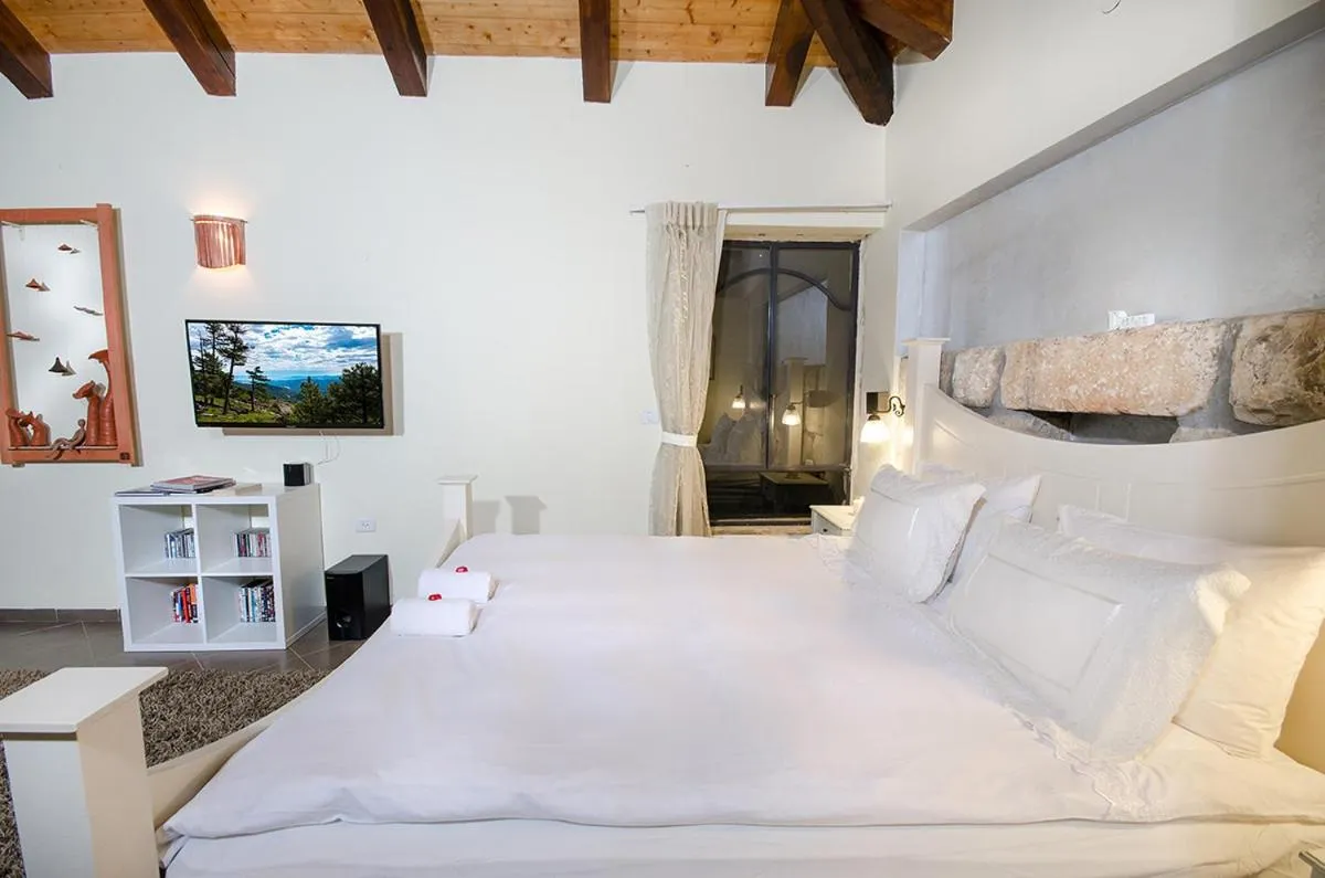 Bed in The Sound Of The Flute