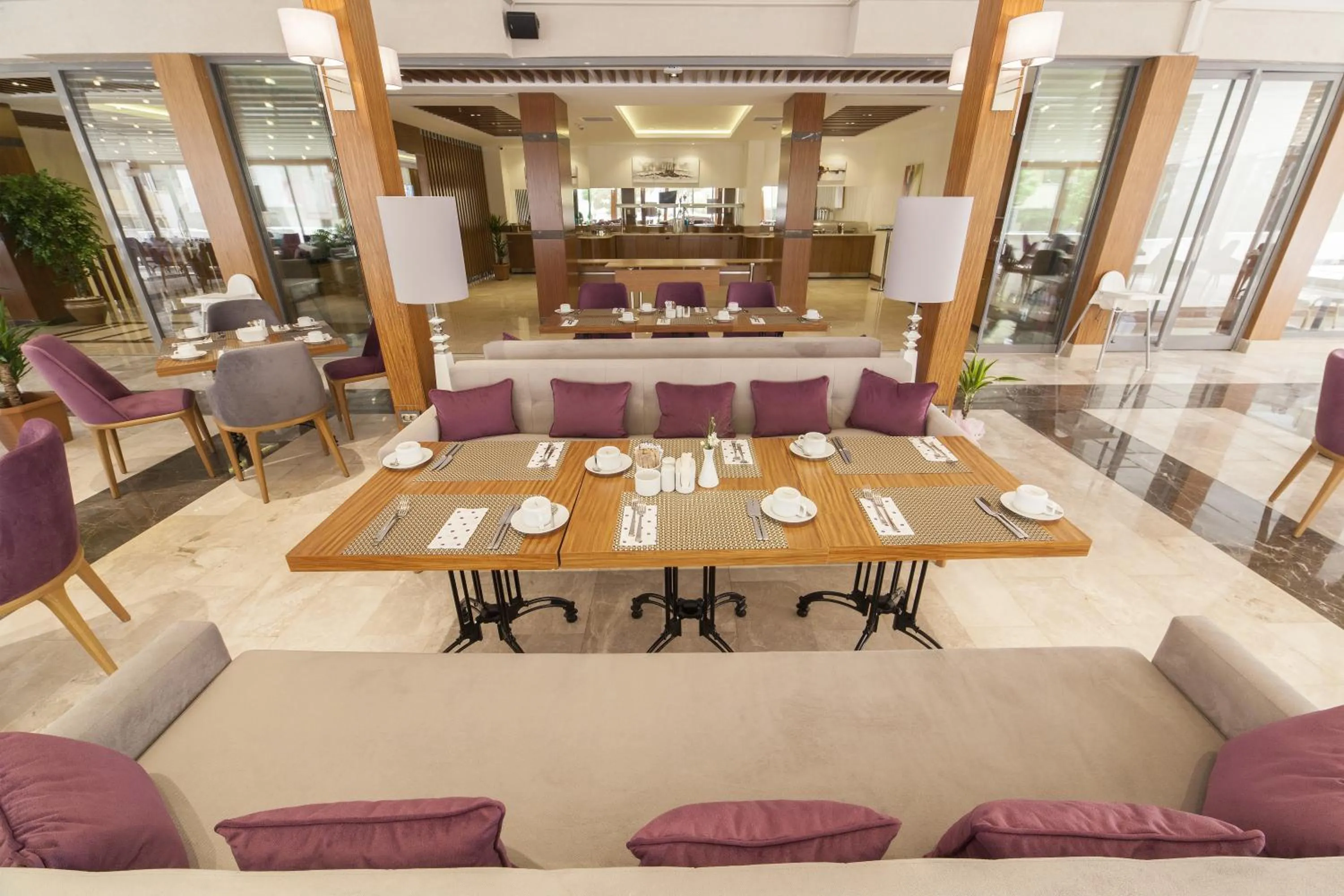 Restaurant/places to eat in Lamec Hotel Business