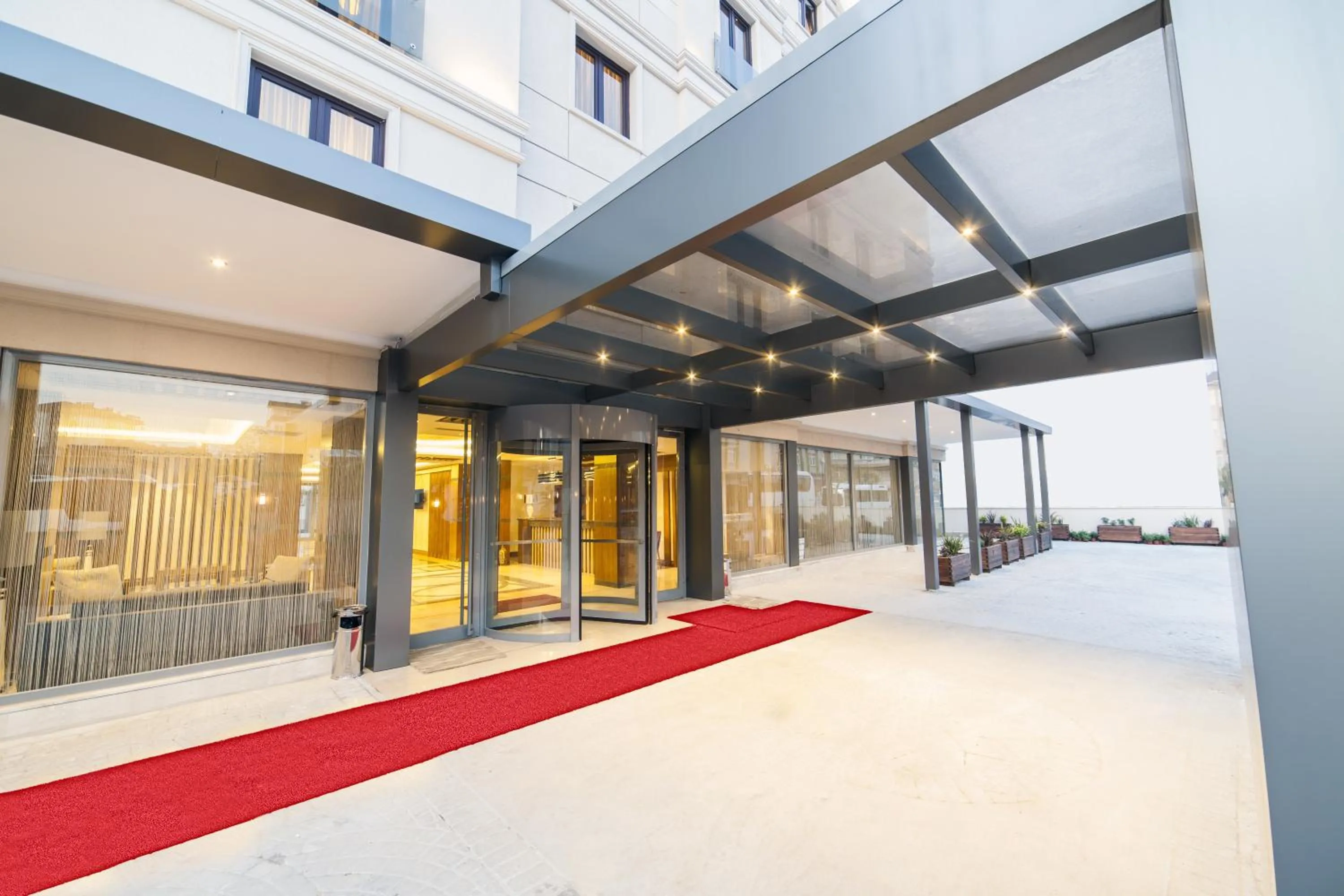 Facade/entrance in Lamec Hotel Business