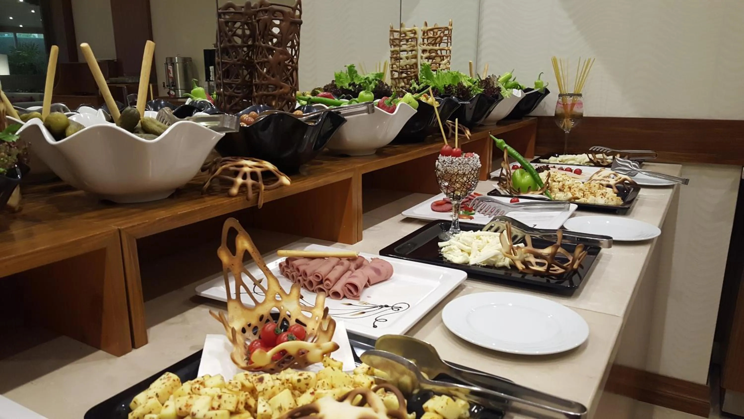 Breakfast in Lamec Hotel Business