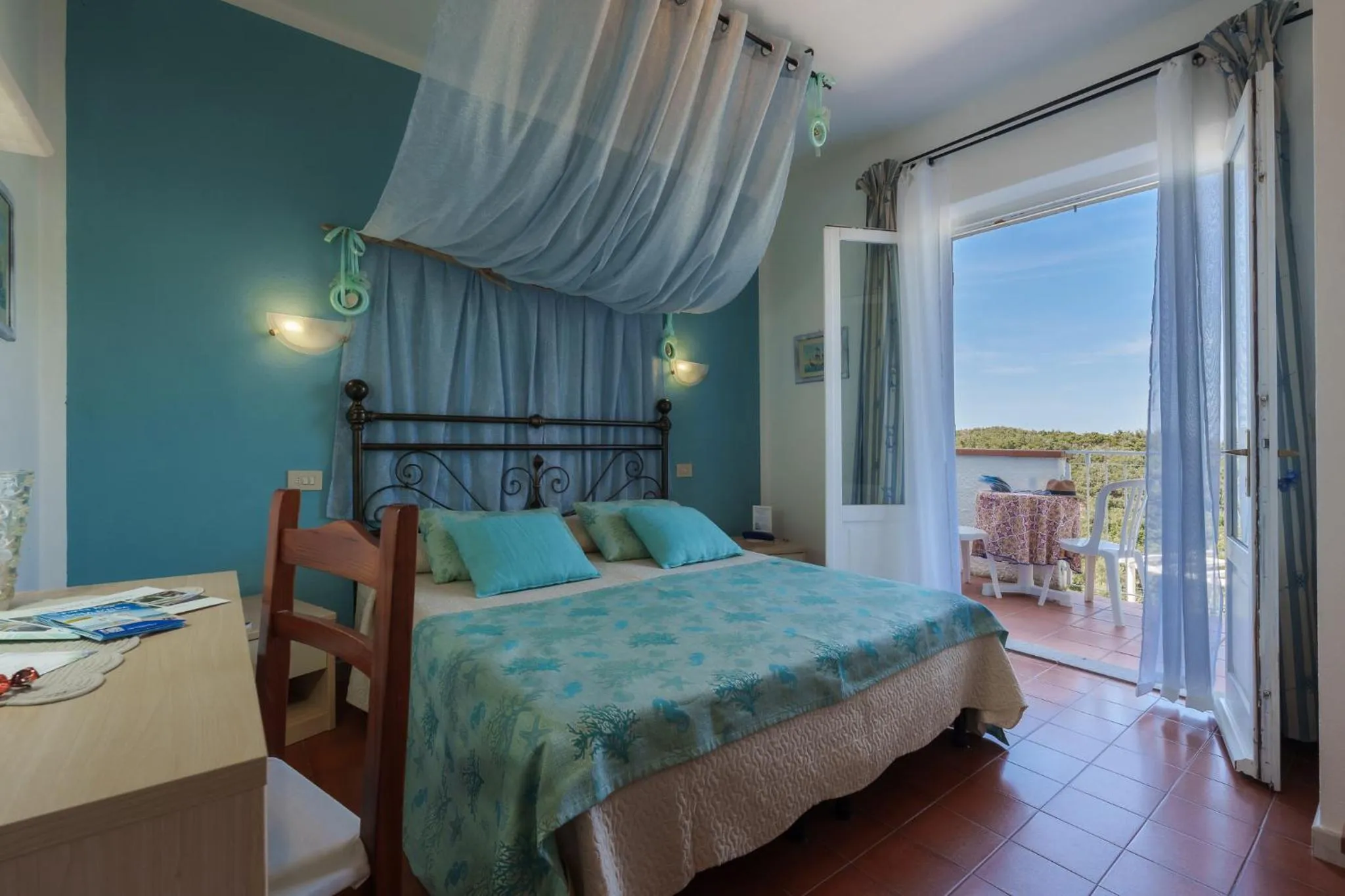 View (from property/room), Bed in Hotel Sant'Andrea