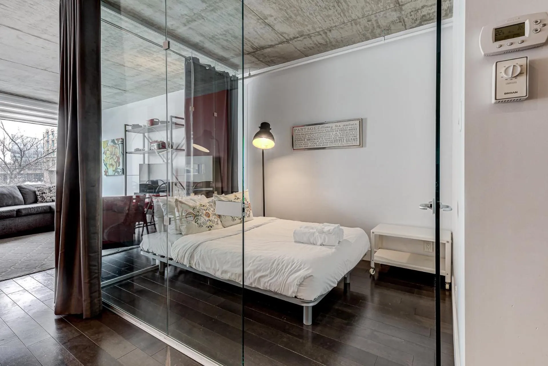 Bed in Les Immeubles Charlevoix - Le 760-209