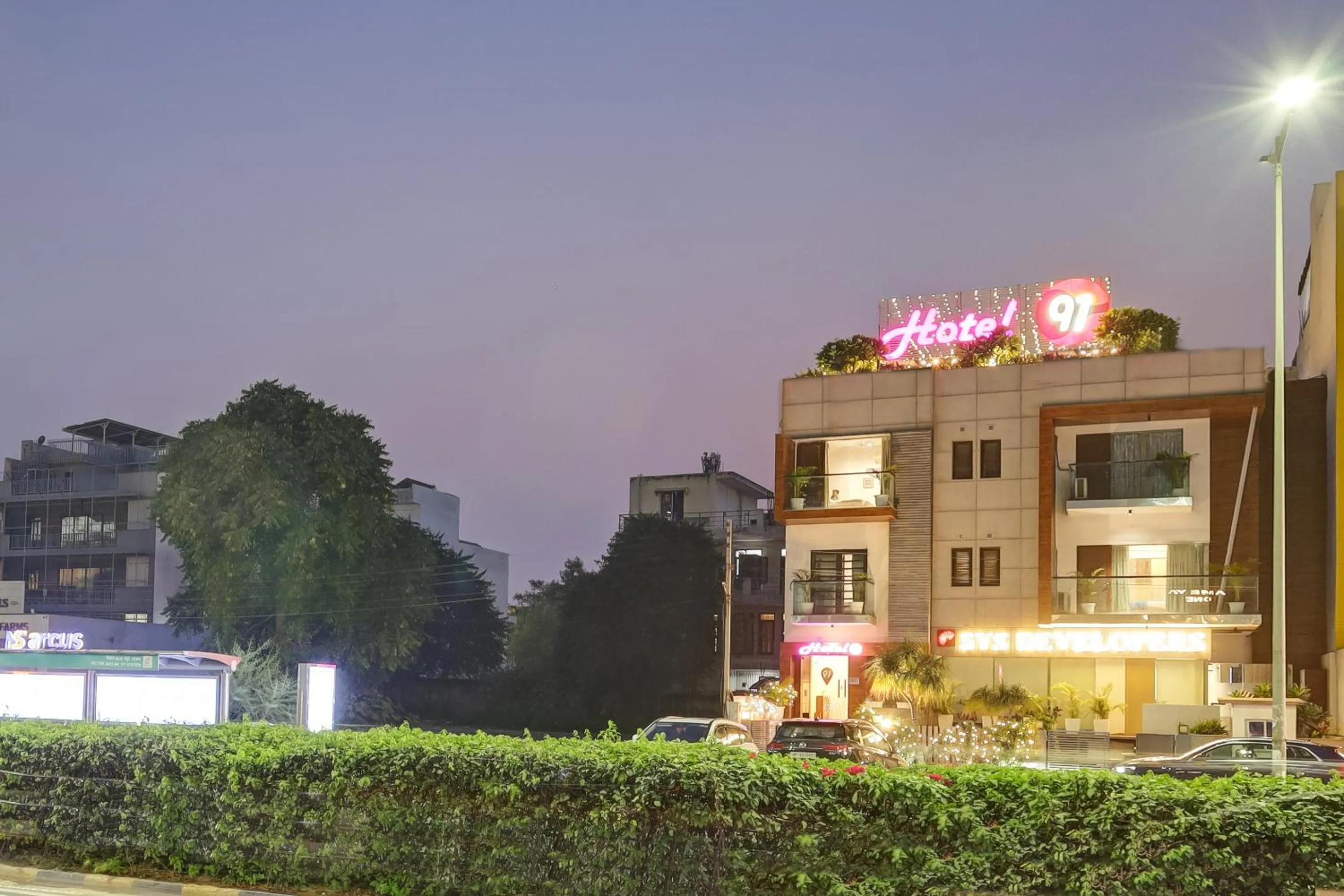 Property building in Hotel 91 Golf Course Road