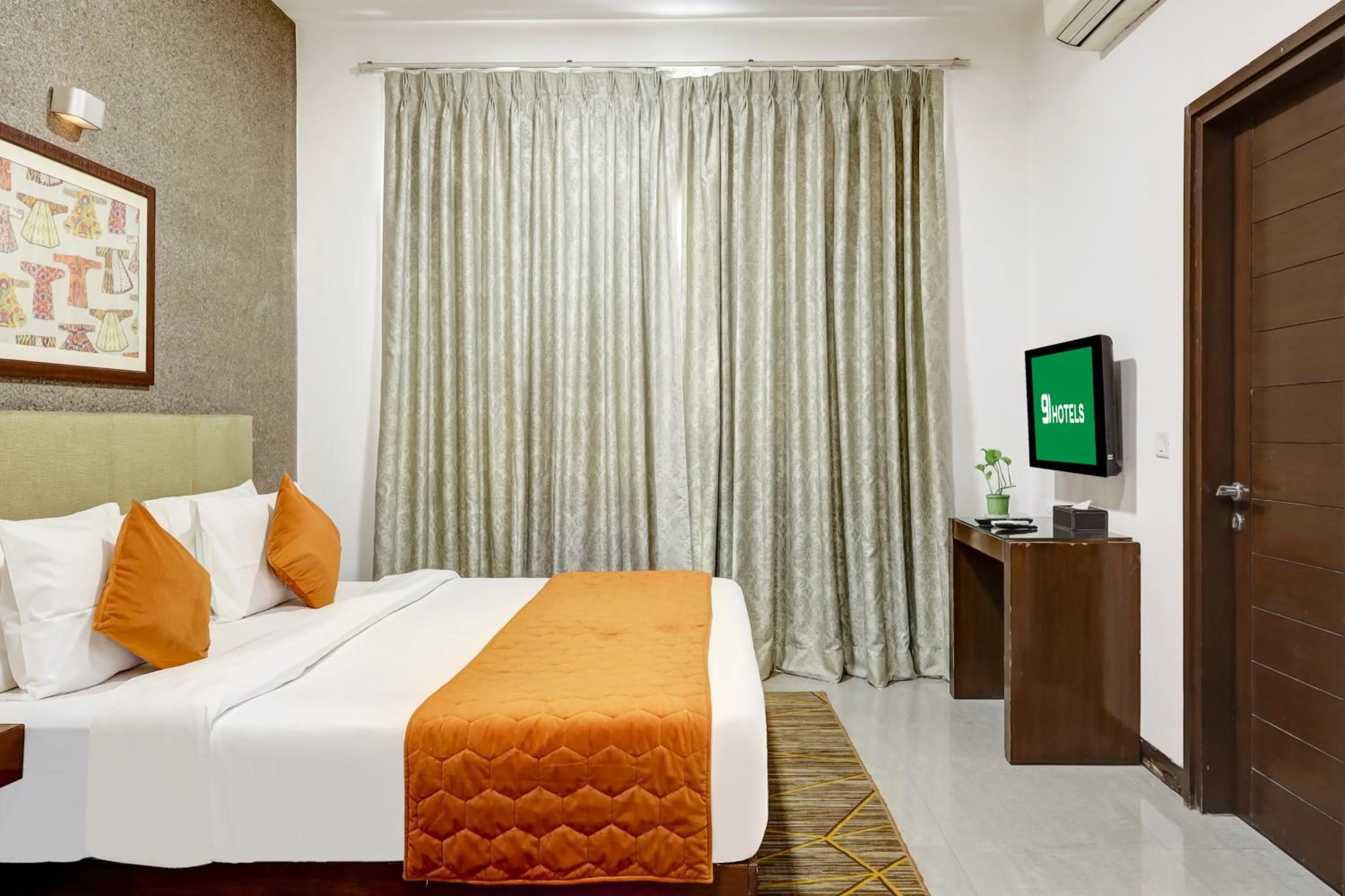 TV and multimedia, Bed in Hotel 91 Golf Course Road