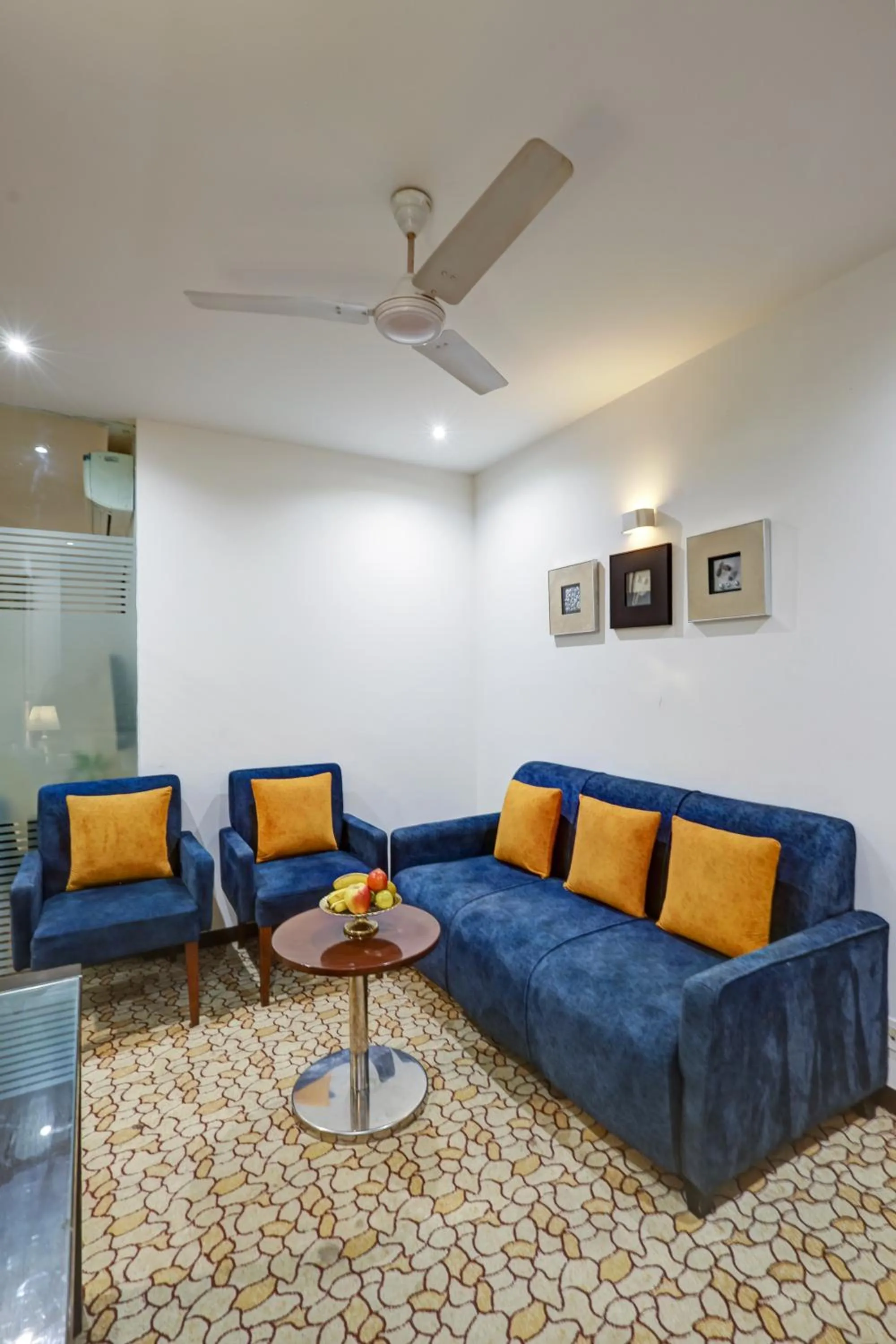 Living room in Hotel 91 Golf Course Road