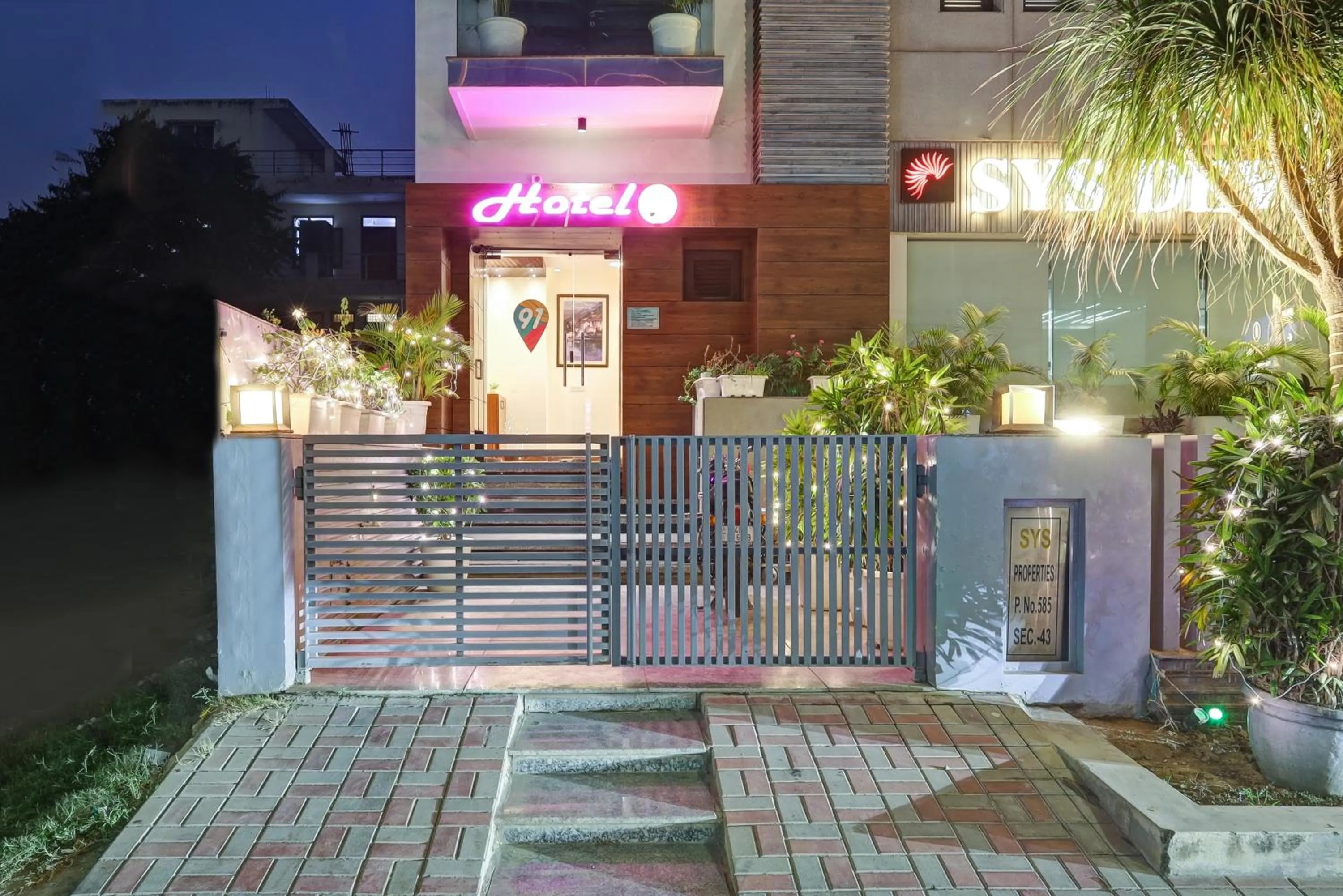 Property building in Hotel 91 Golf Course Road