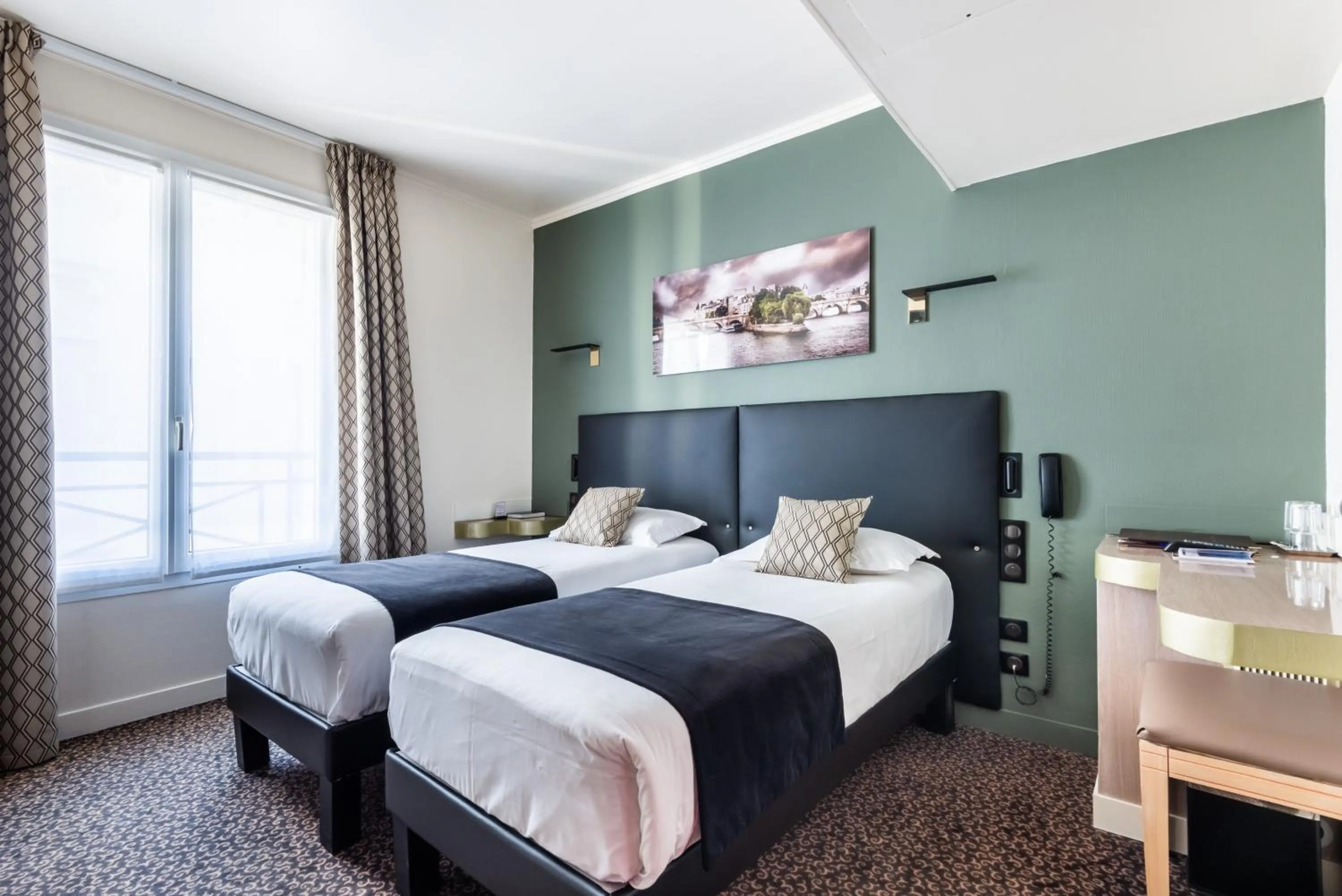 Bed in hotel Louvre Sainte Anne