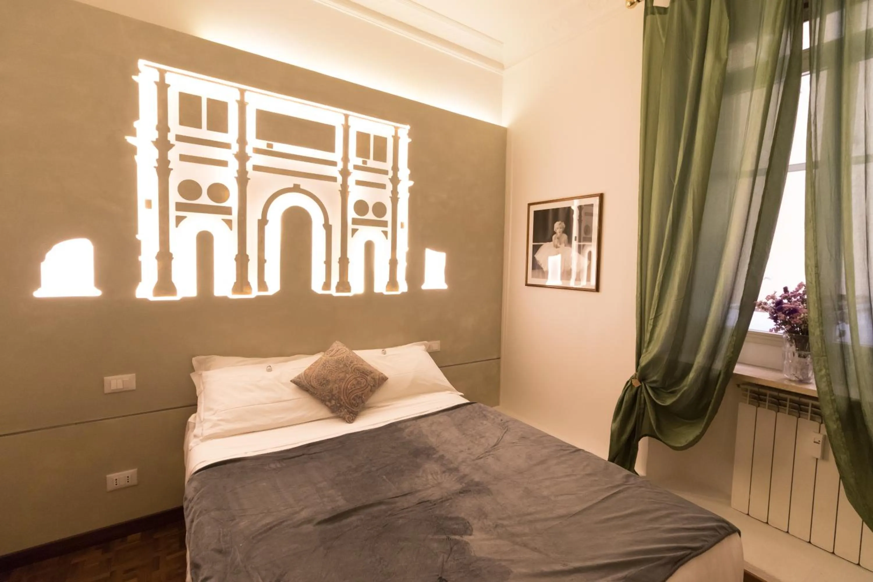 Photo of the whole room, Bed in A Star Inn