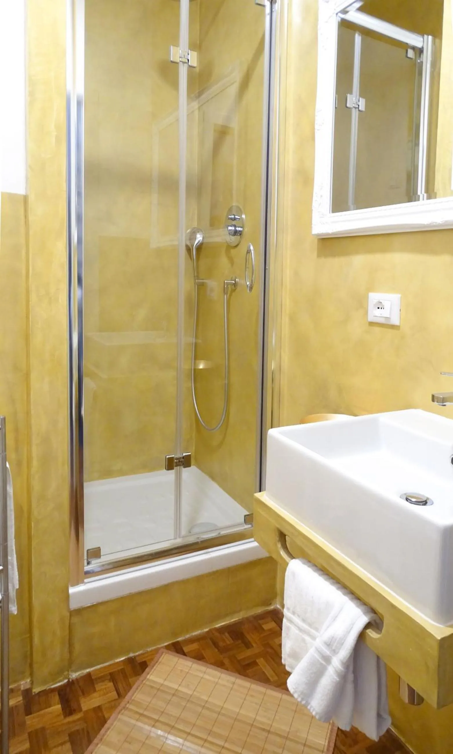 Shower in A Star Inn