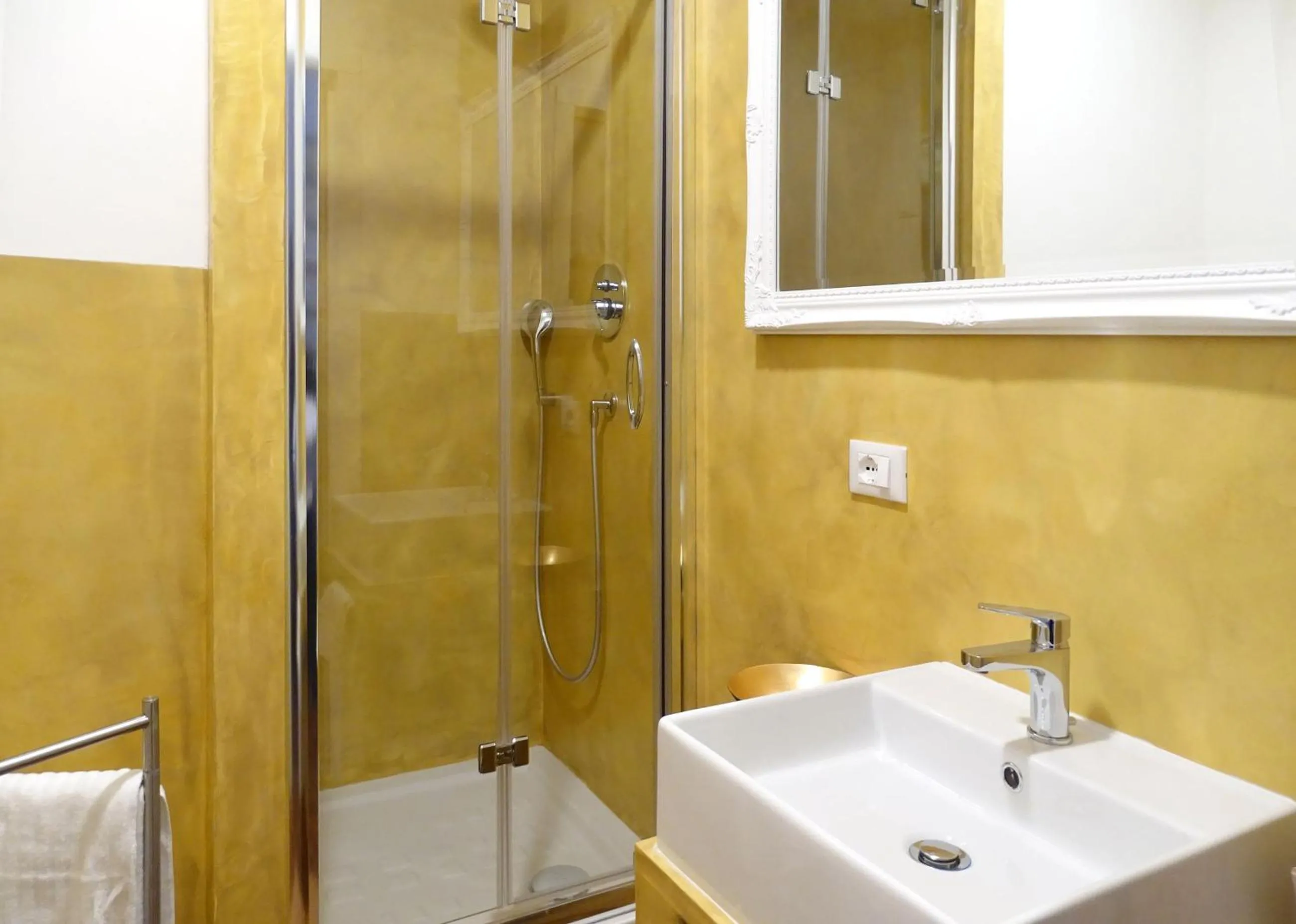 Shower in A Star Inn