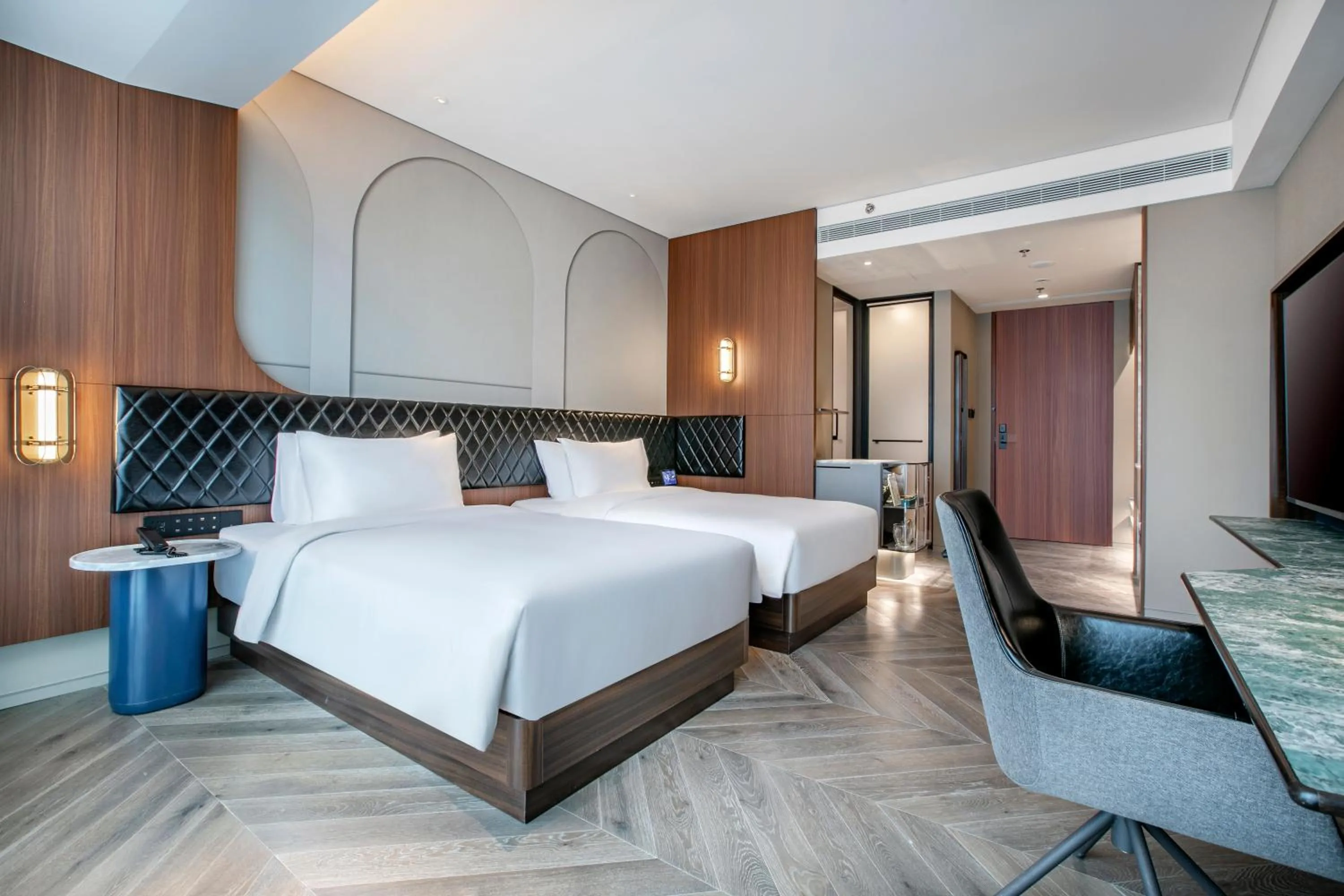 Photo of the whole room, Bed in MaxX By Steigenberger Shanghai,Hongqiao