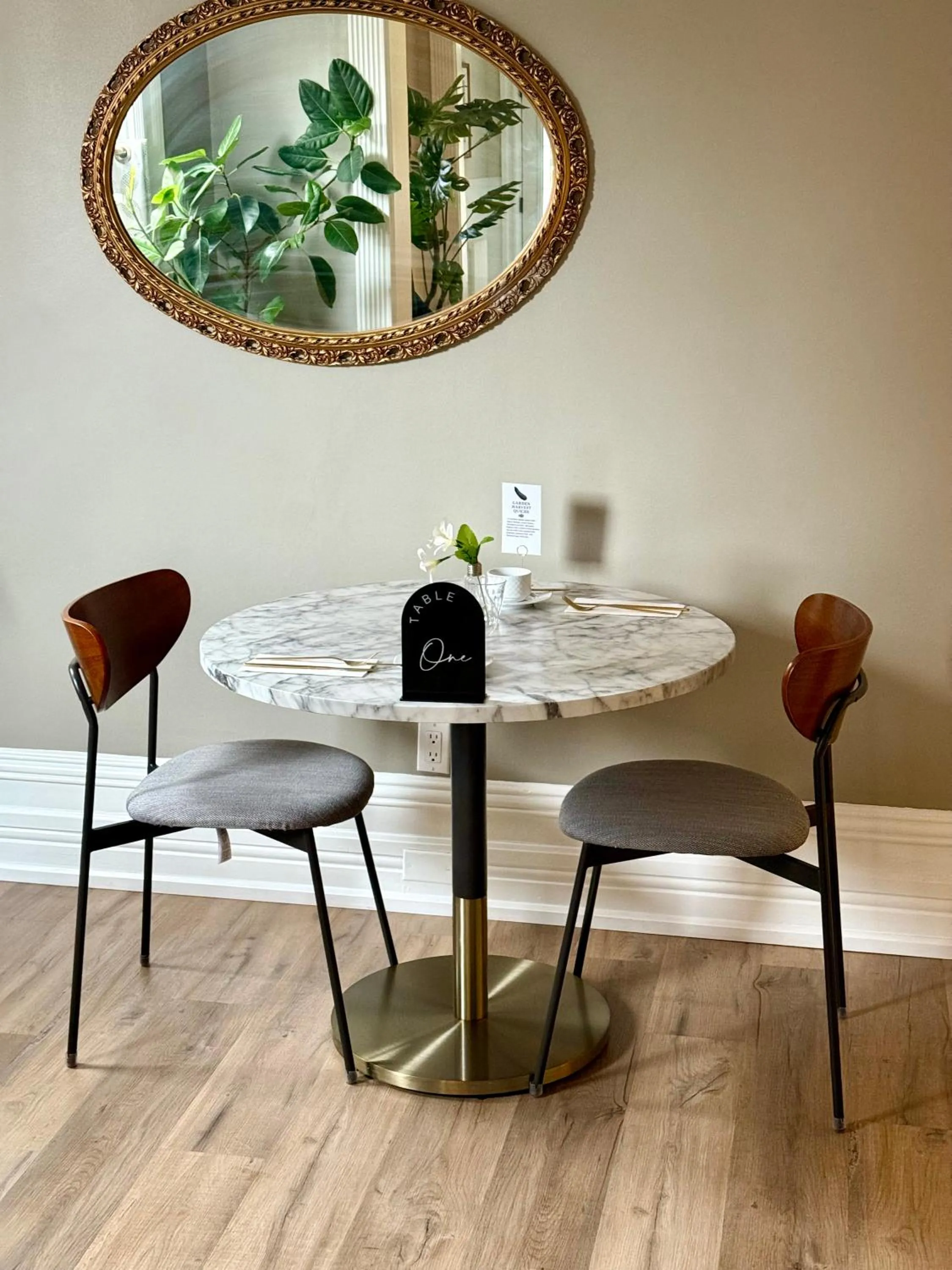 Dining area in The Century House Bed and Breakfast Ottawa