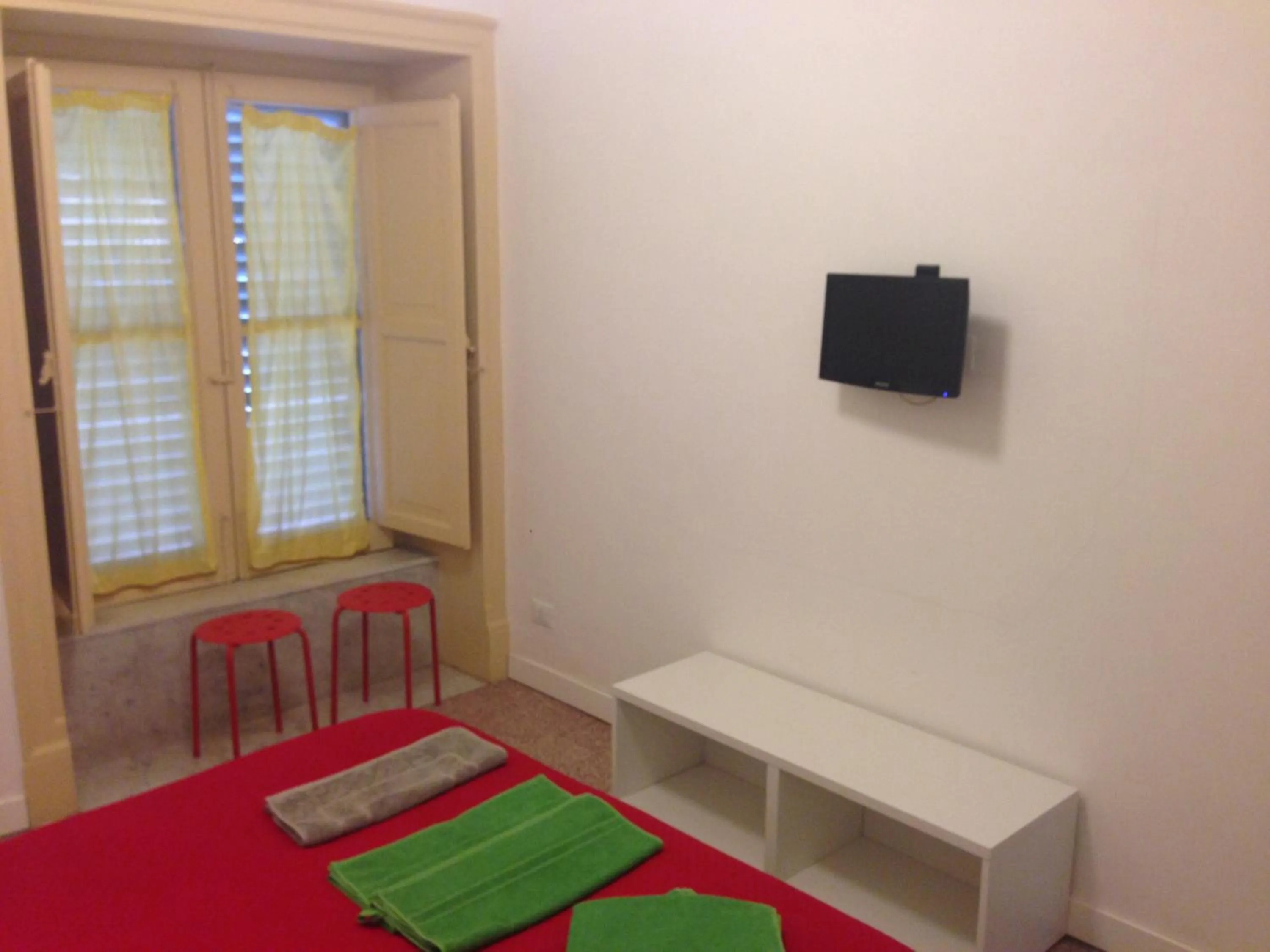 Photo of the whole room in B&B Giulio Cesare 24