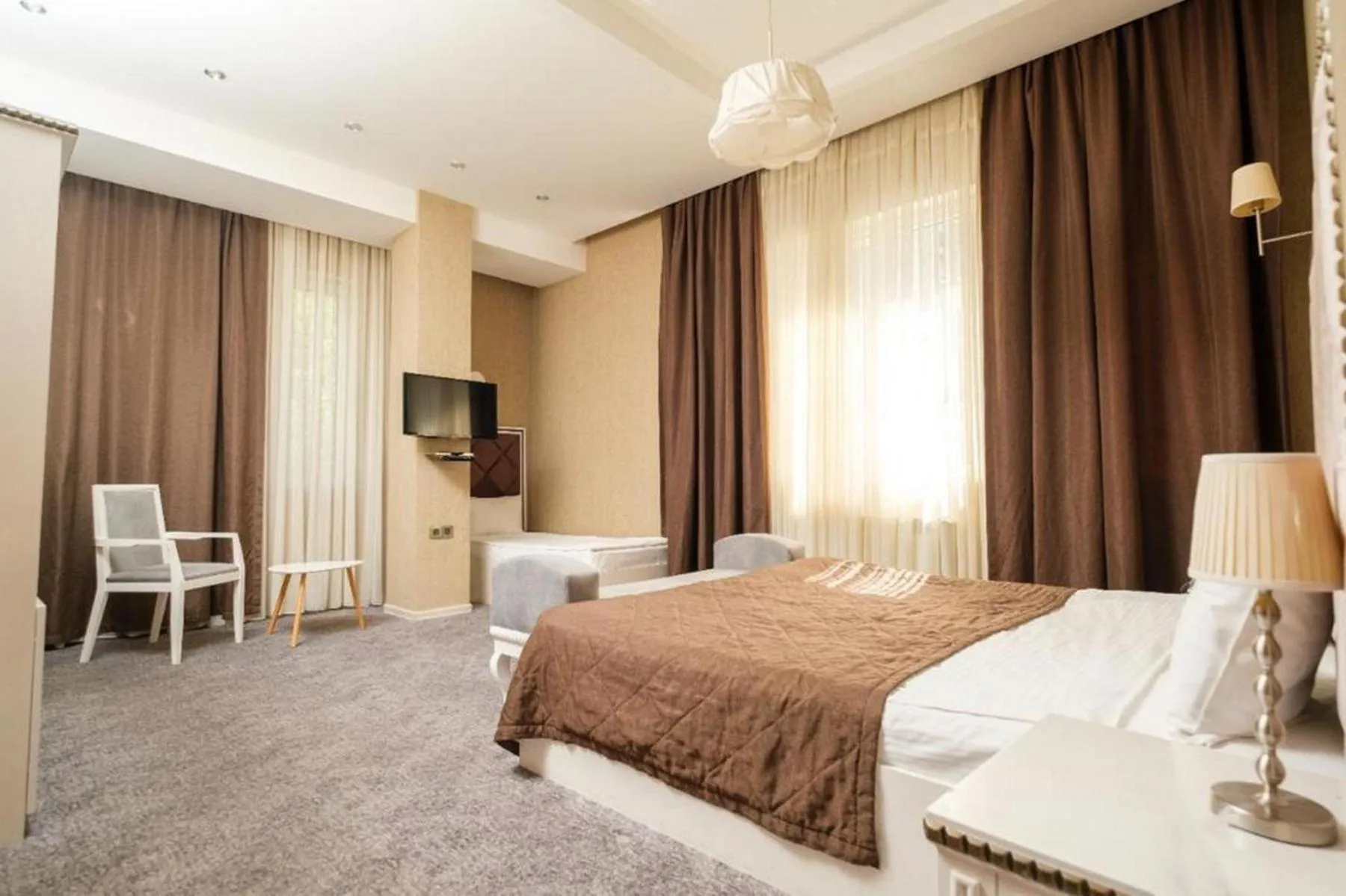 Bed in Maestro Hotel