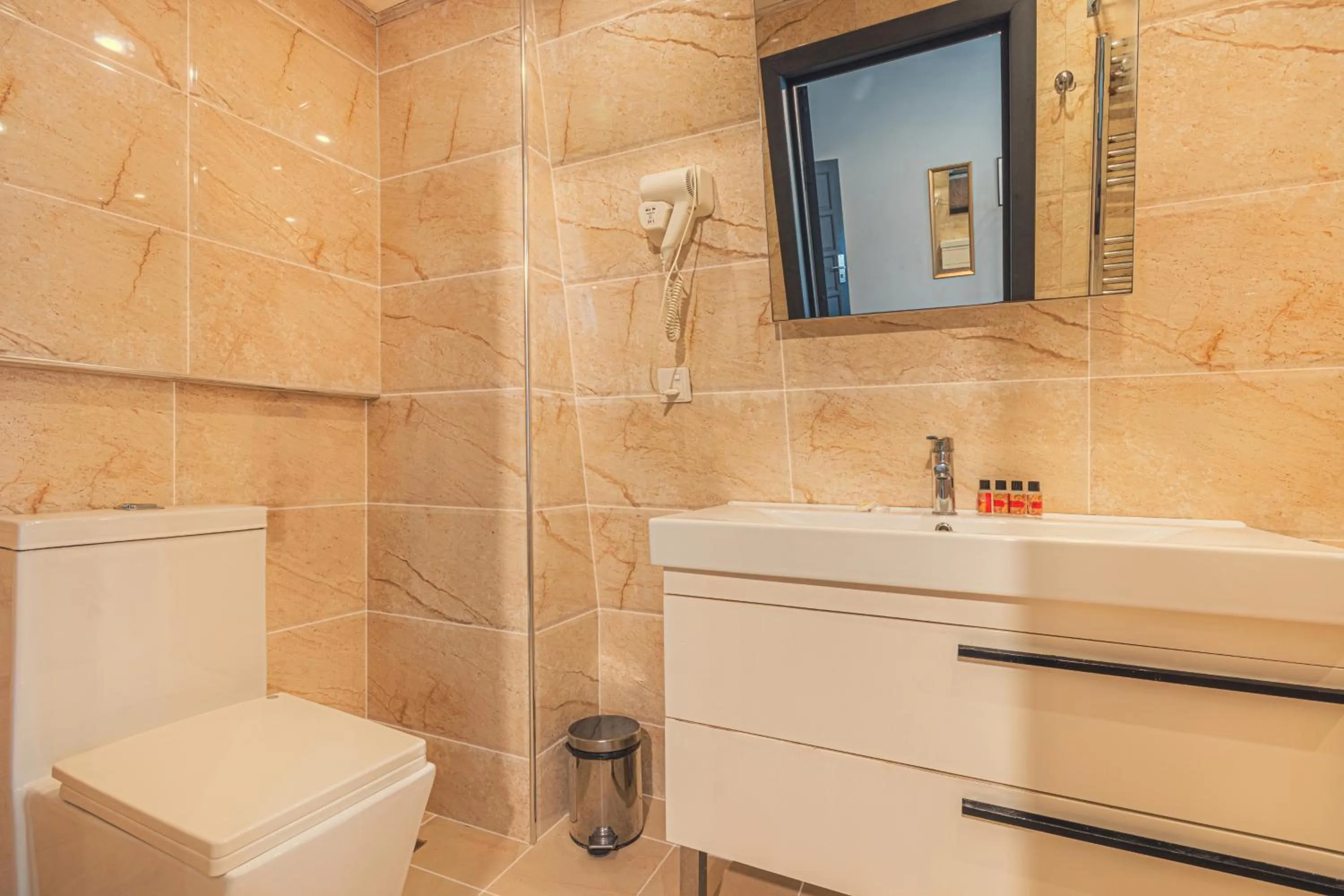 Shower in Maestro Hotel