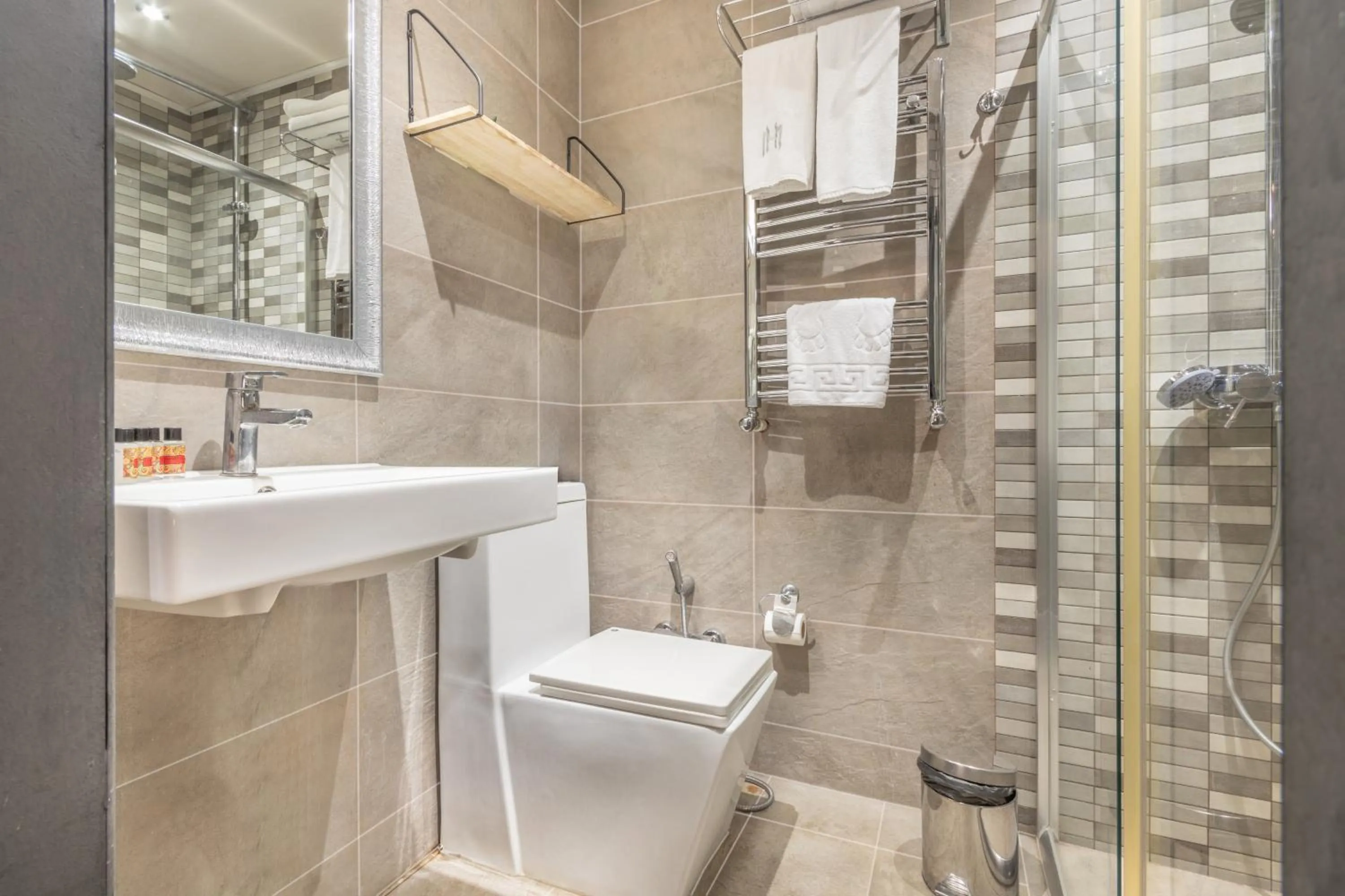 Shower in Maestro Hotel