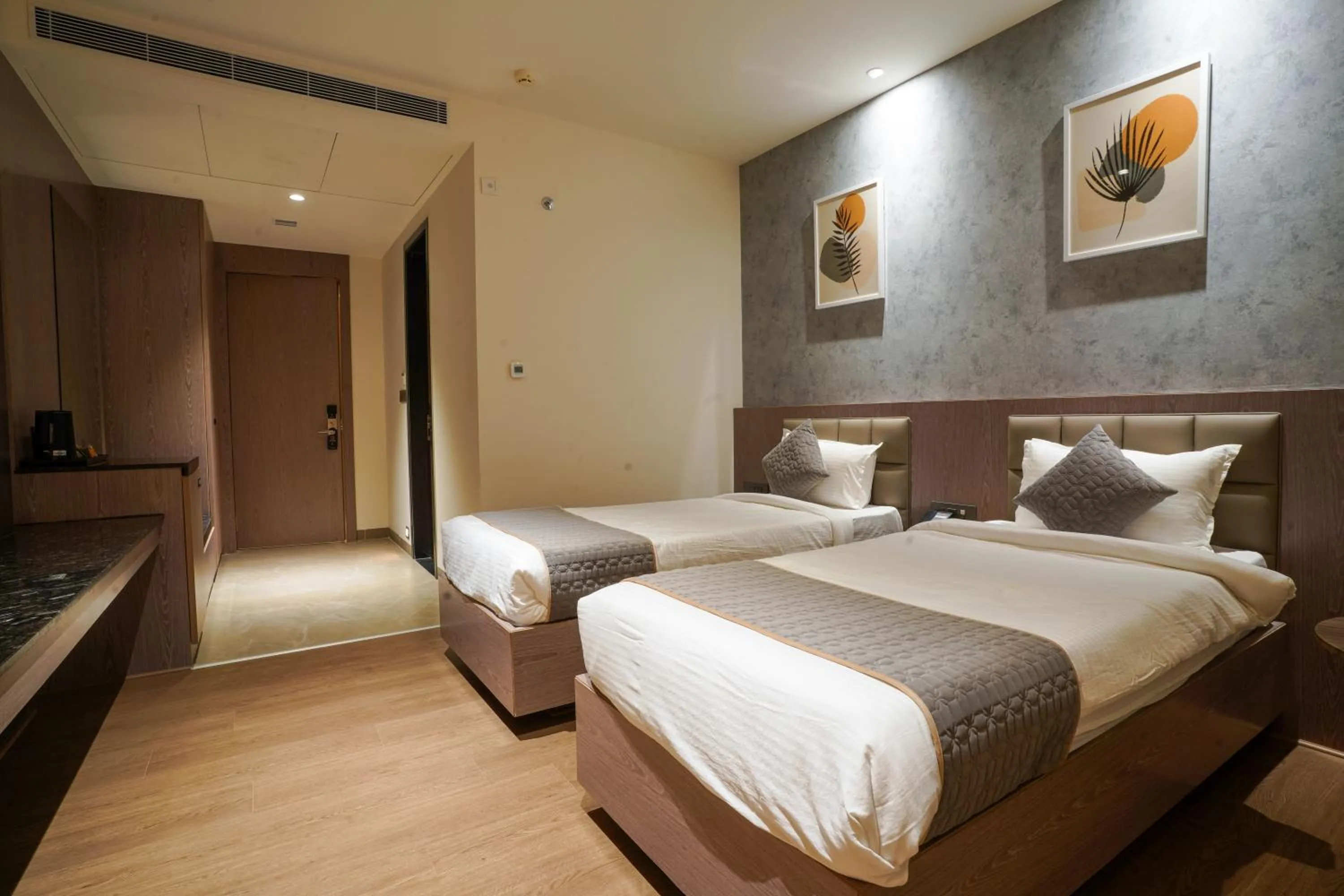 Hotel Tulips Grand