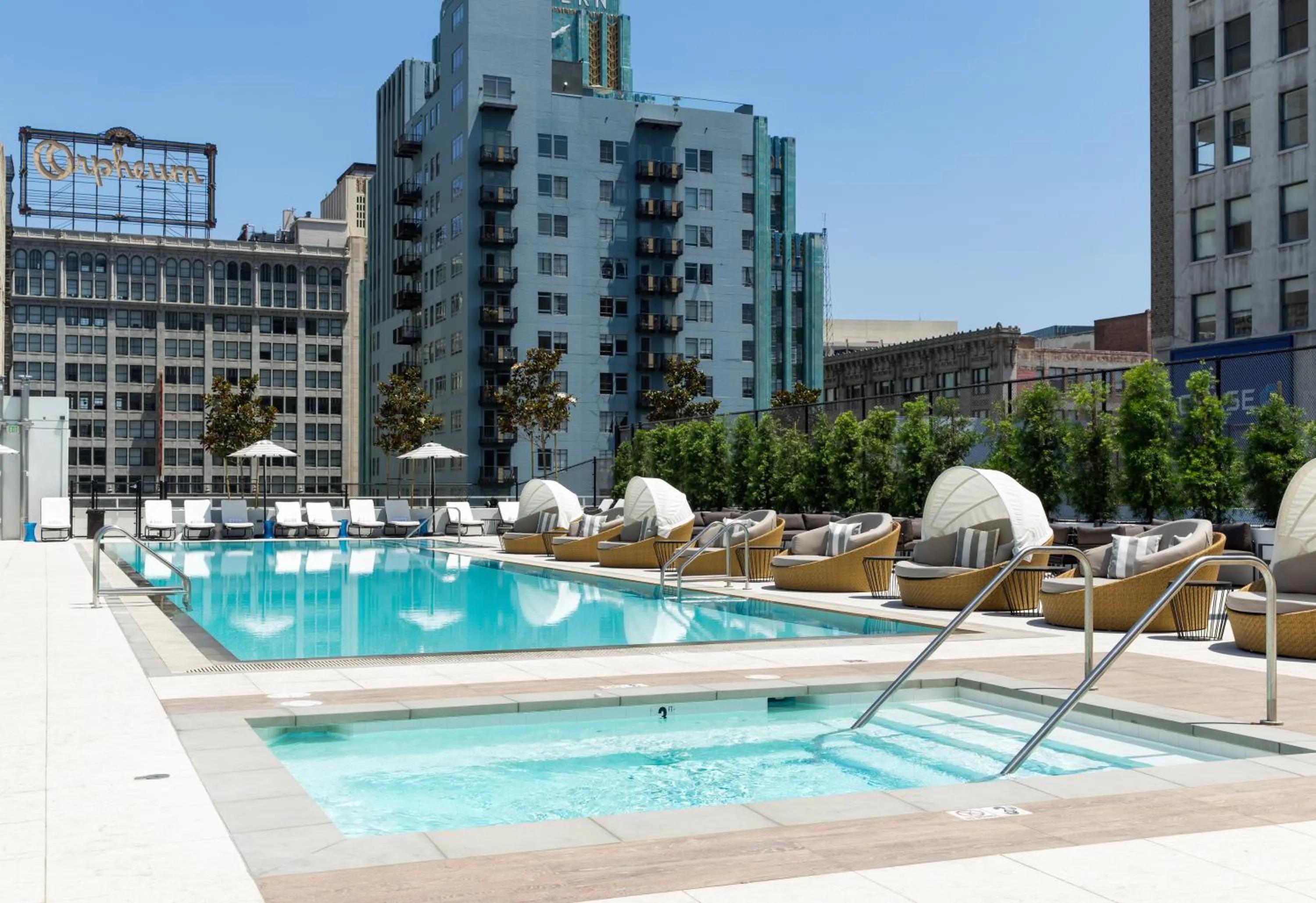 Hot Tub in Level Los Angeles - Downtown South Olive