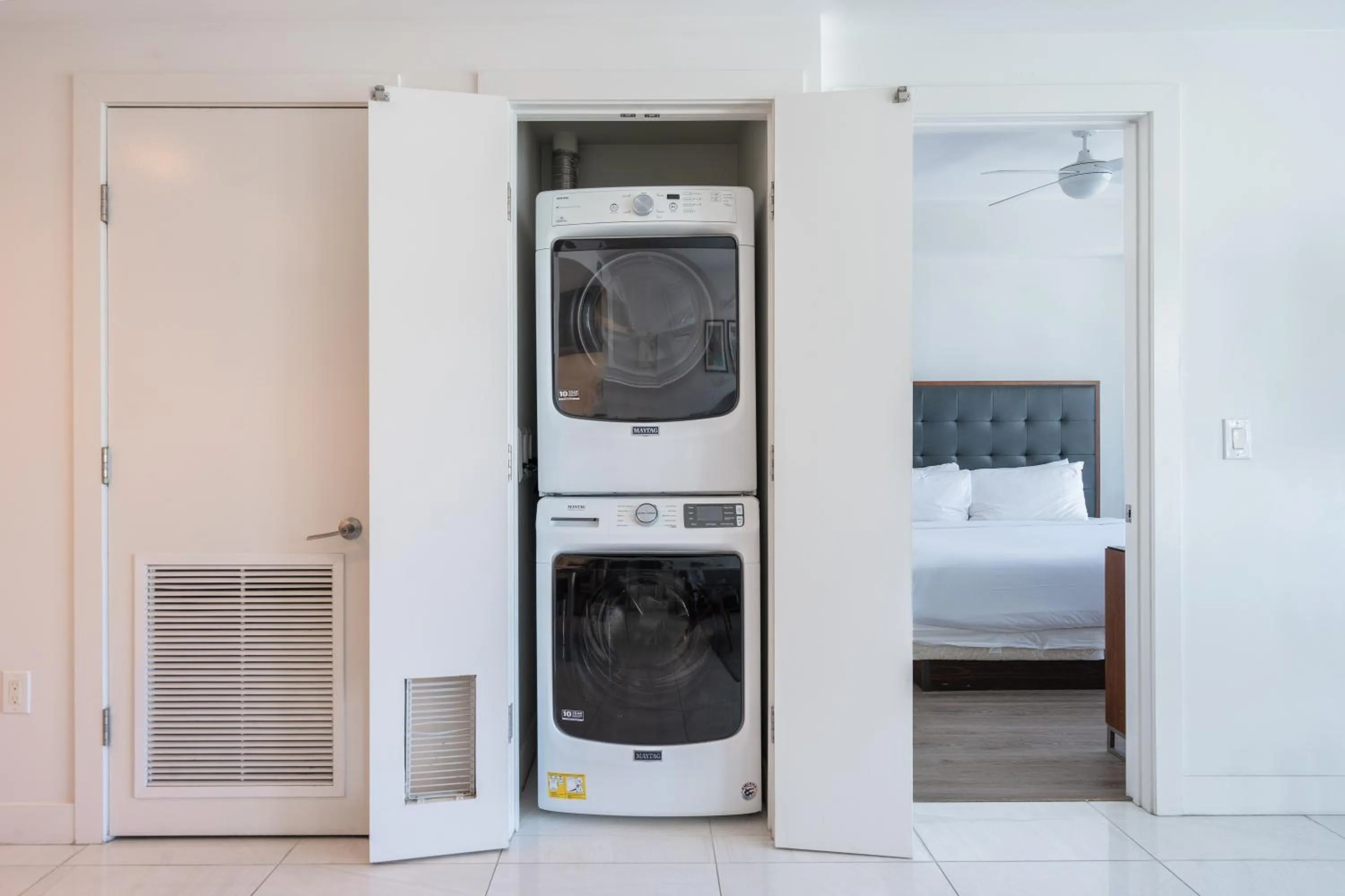 Bed in Level Los Angeles - Downtown South Olive