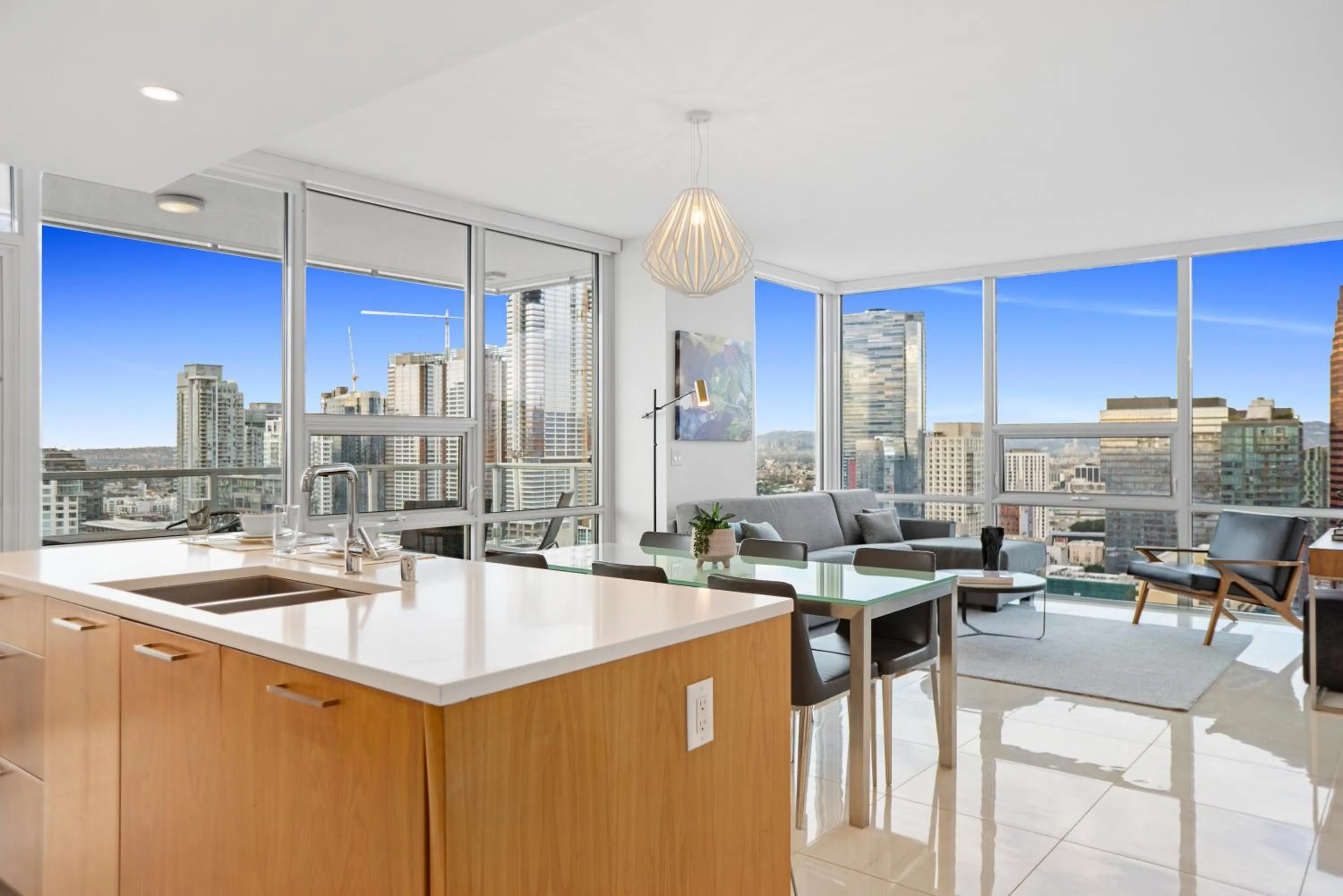 Kitchen or kitchenette in Level Los Angeles - Downtown South Olive