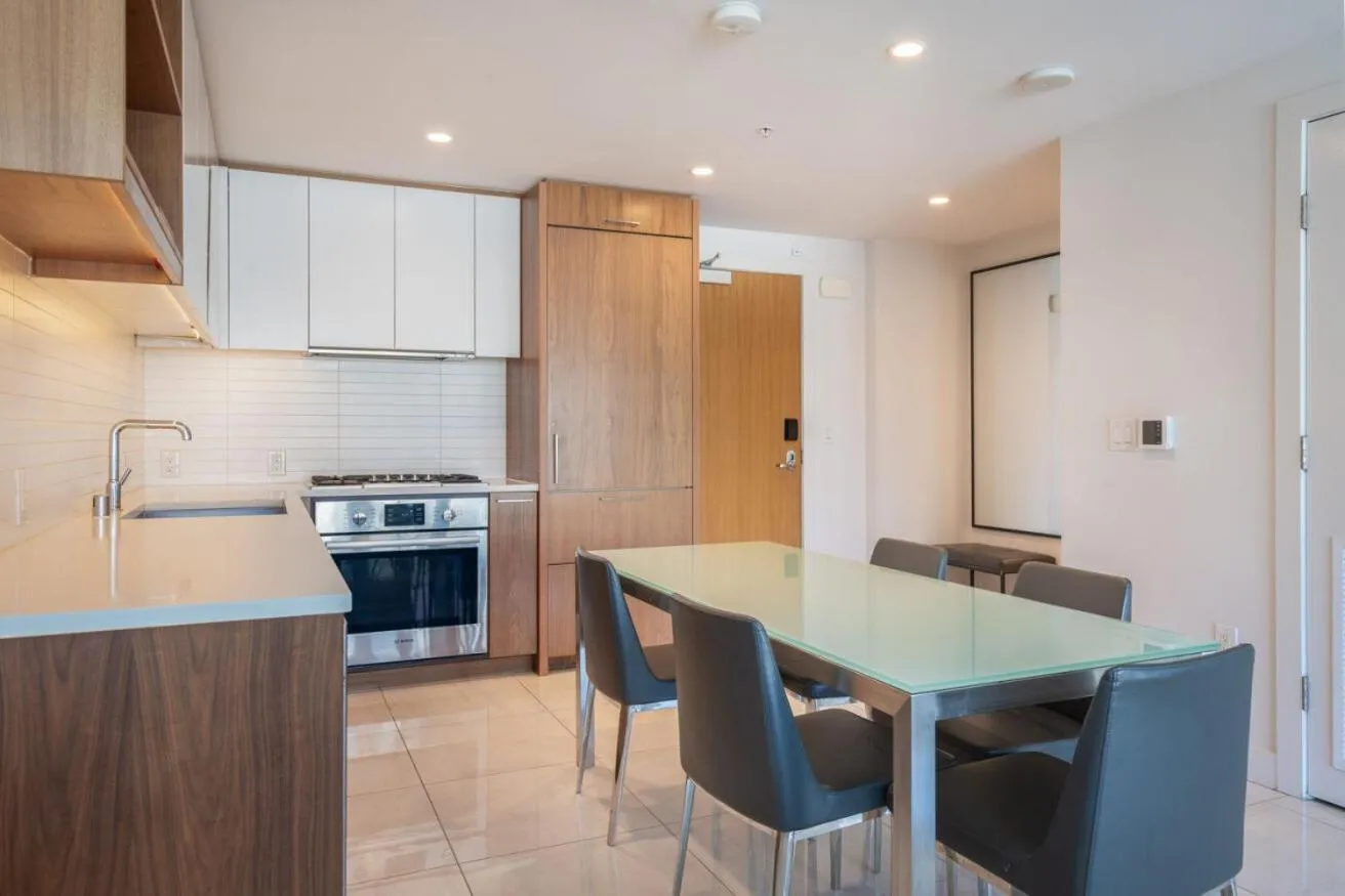 kitchen in Level Los Angeles - Downtown South Olive