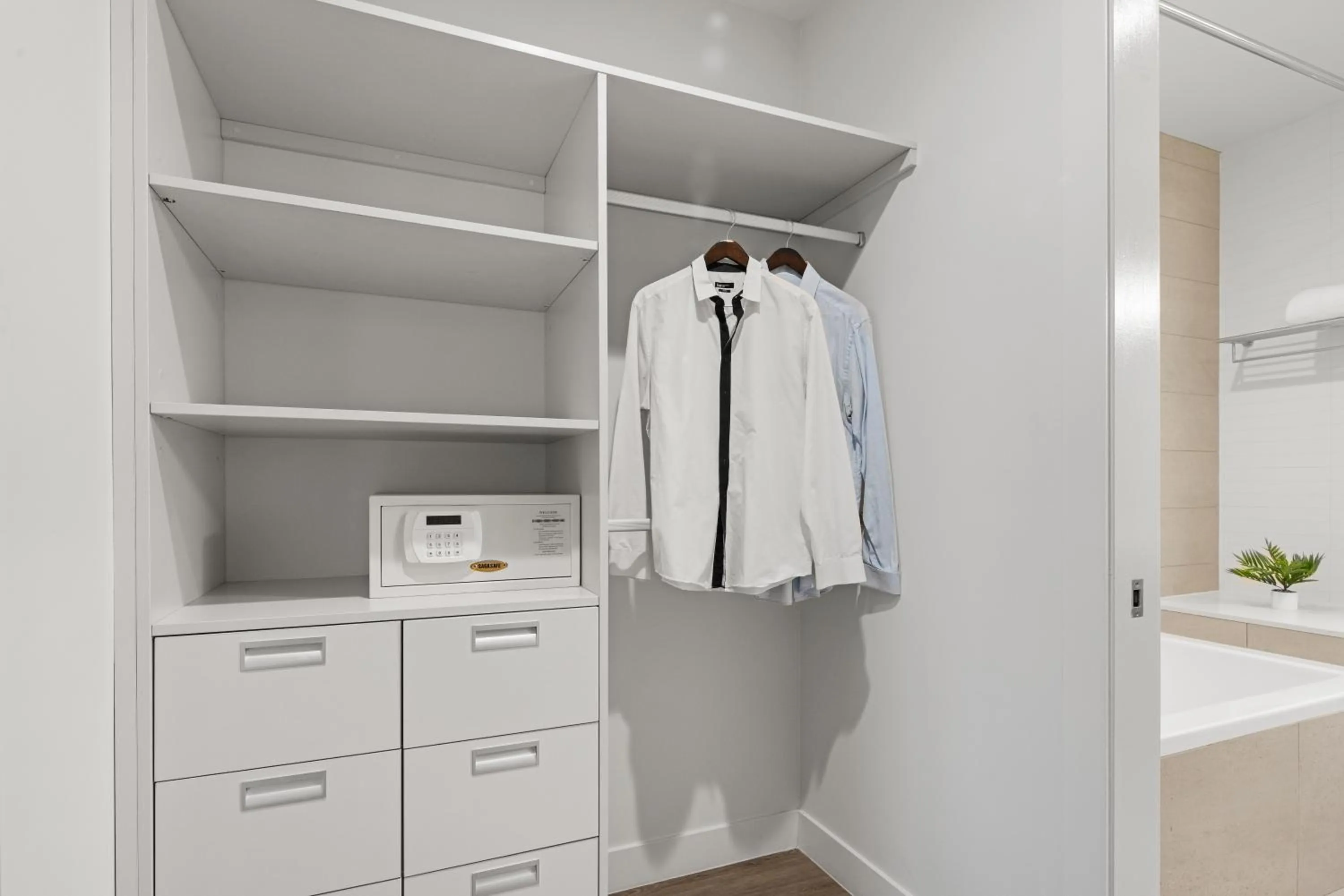 wardrobe in Level Los Angeles - Downtown South Olive