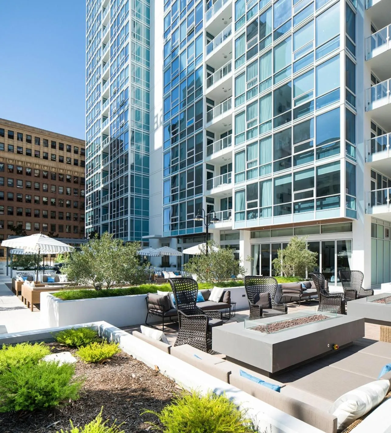 Patio in Level Los Angeles - Downtown South Olive