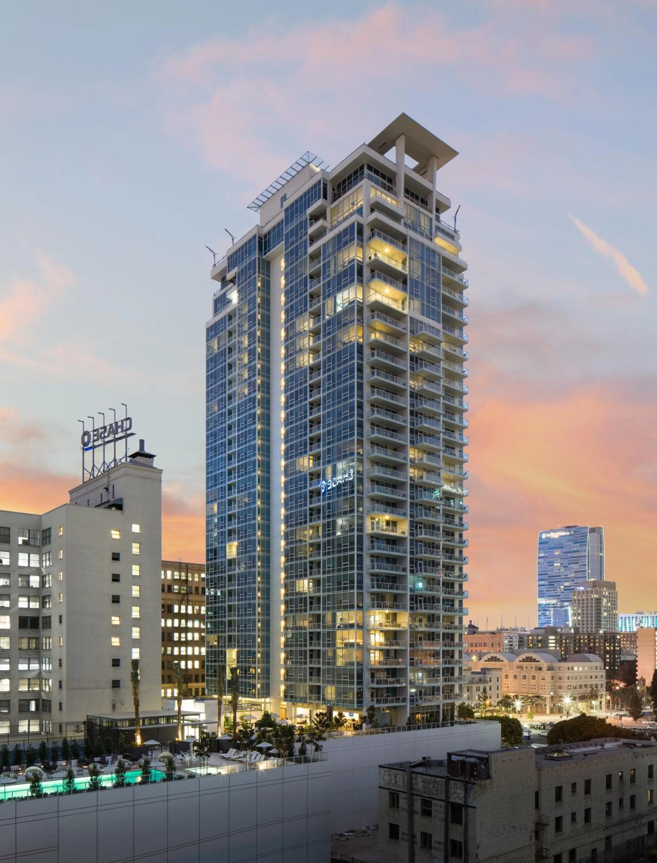 Property building in Level Los Angeles - Downtown South Olive