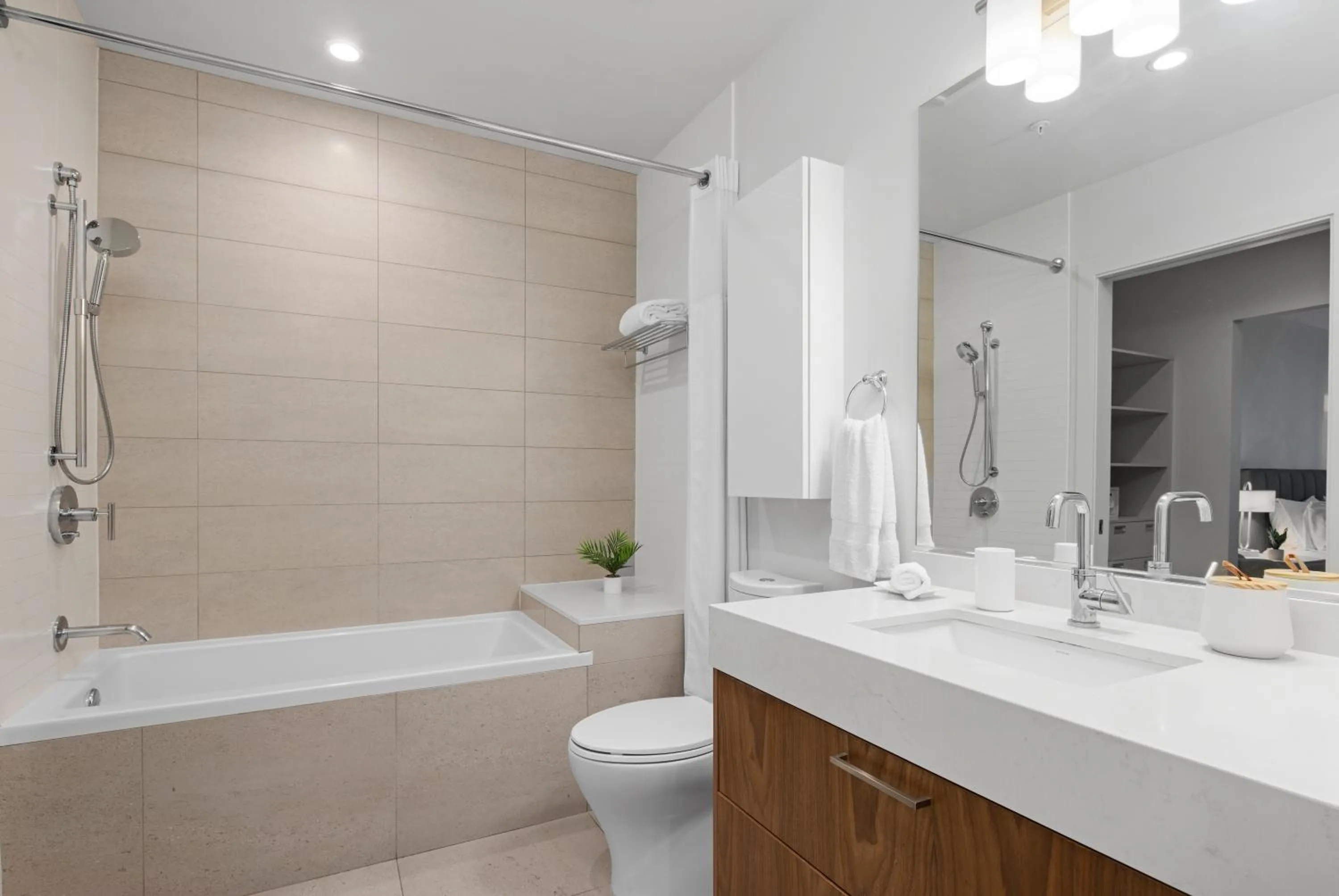 Bathroom in Level Los Angeles - Downtown South Olive