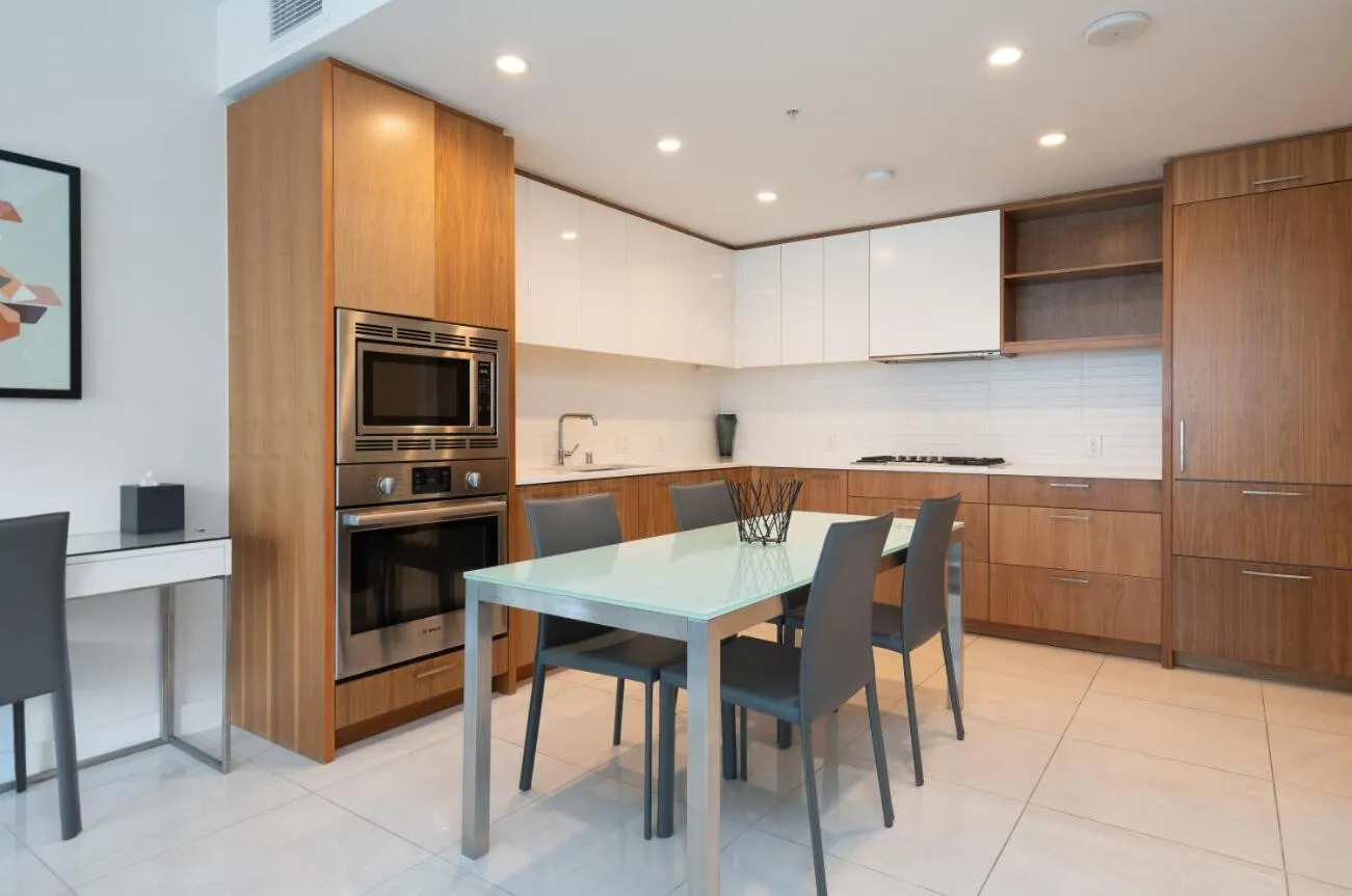 kitchen in Level Los Angeles - Downtown South Olive