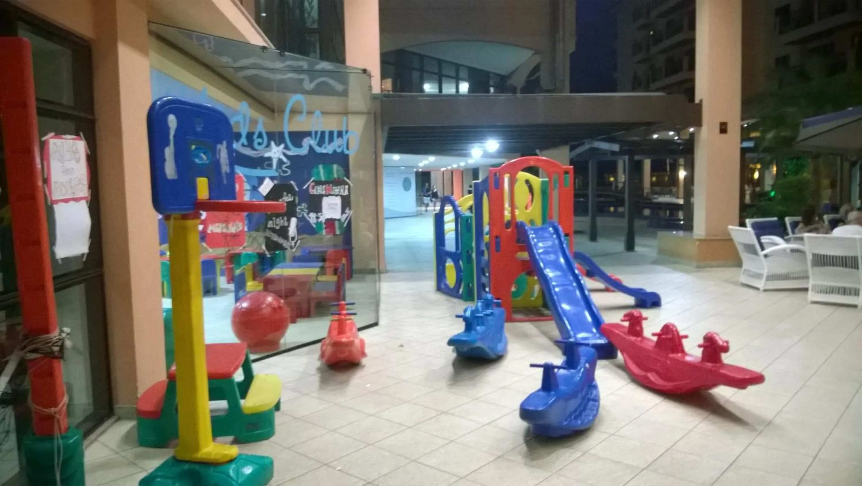 Night in Jurerê Beach Village Studios Para Temporada