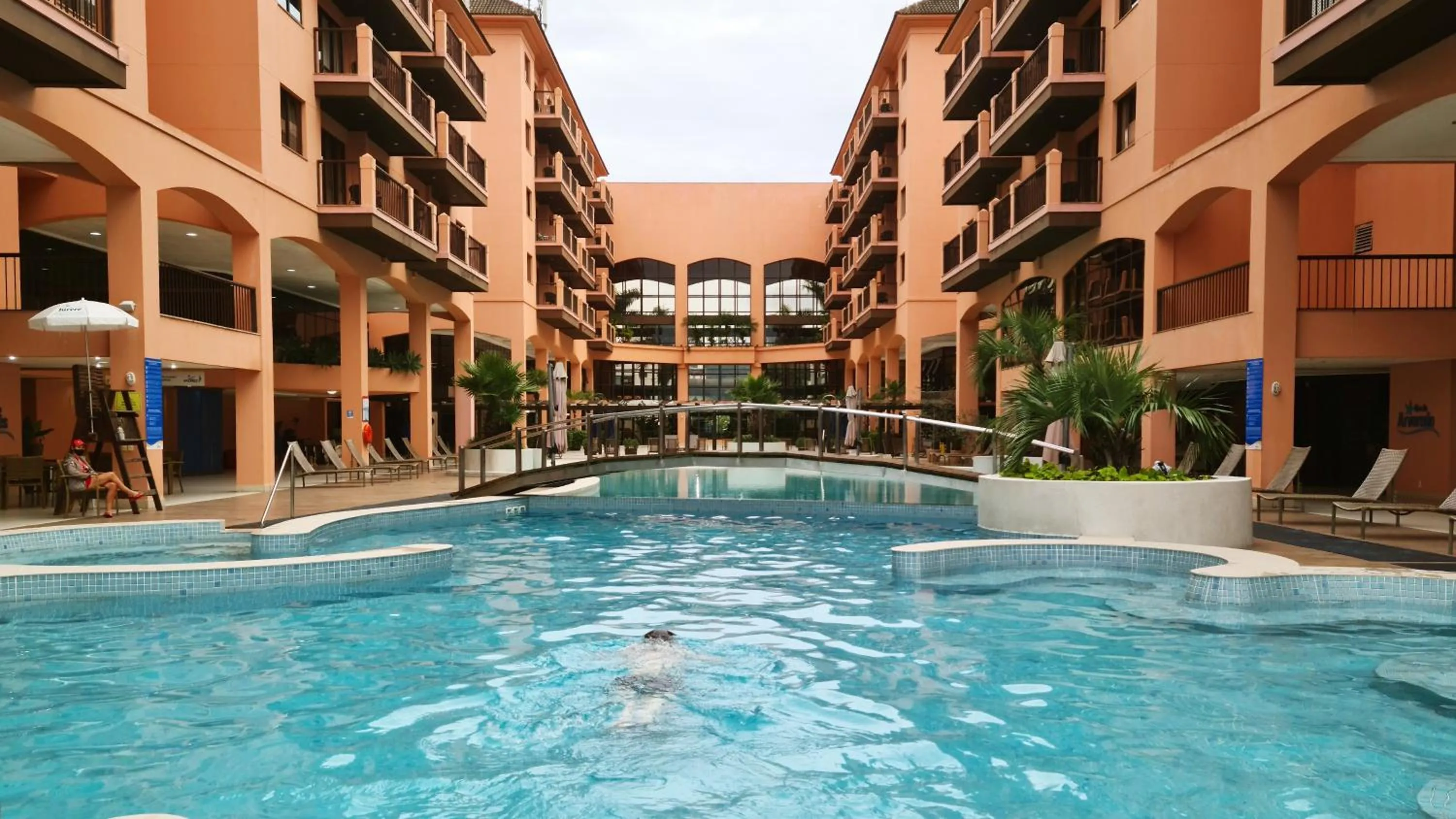Swimming pool in Jurerê Beach Village Studios Para Temporada