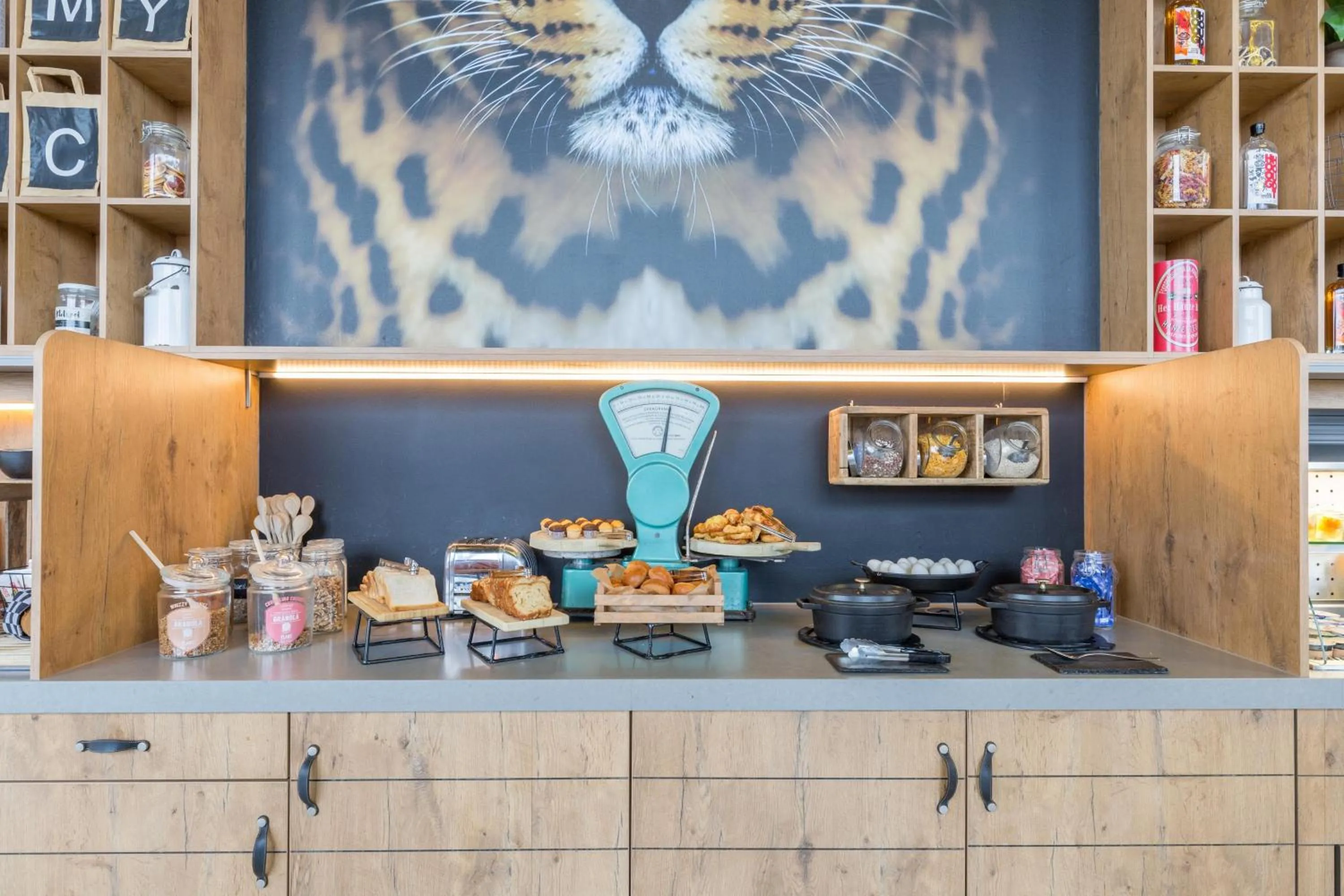 Buffet breakfast in Leonardo Hotel Groningen Stadspark