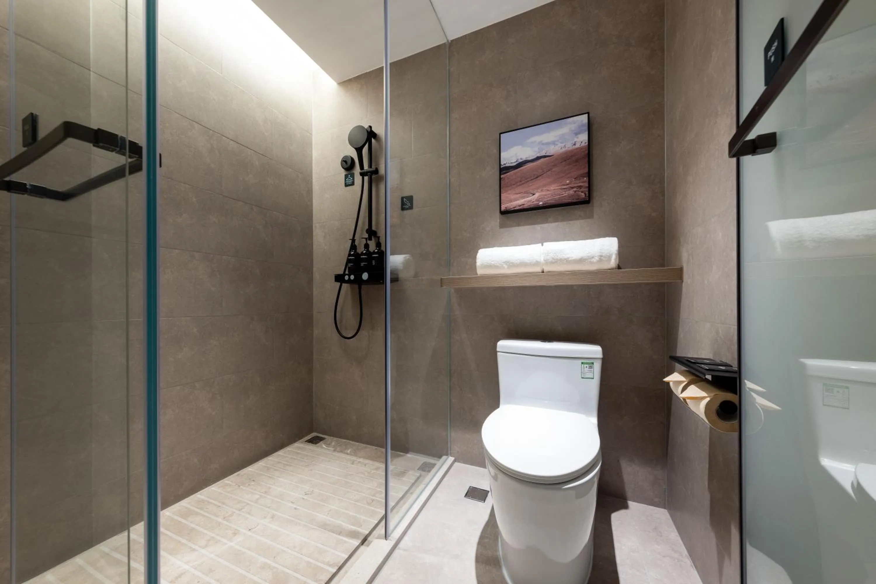 Toilet in Atour Hotel Zhongshan Henglan Chang New Times Square