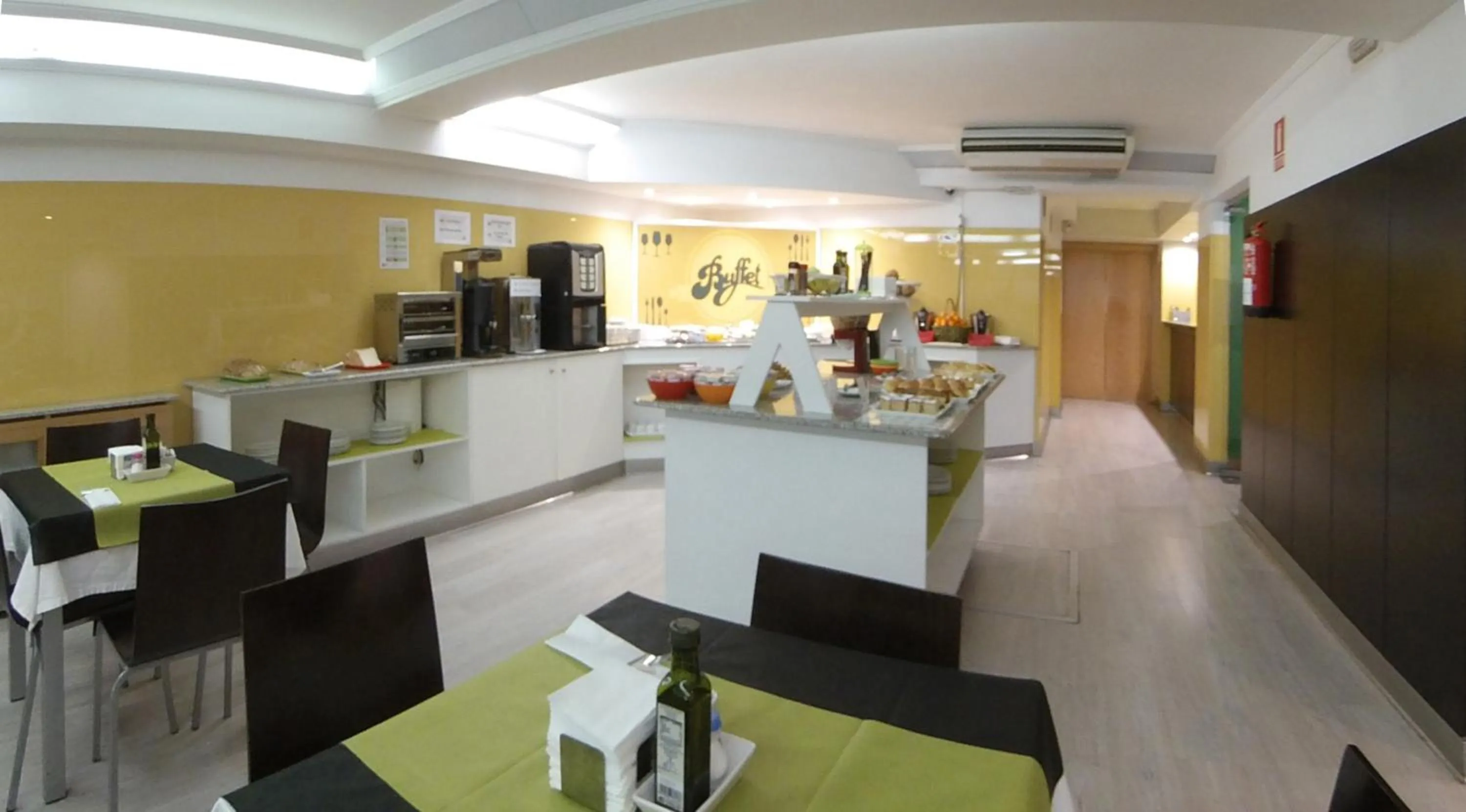 Food and drinks in Nest Style Santiago