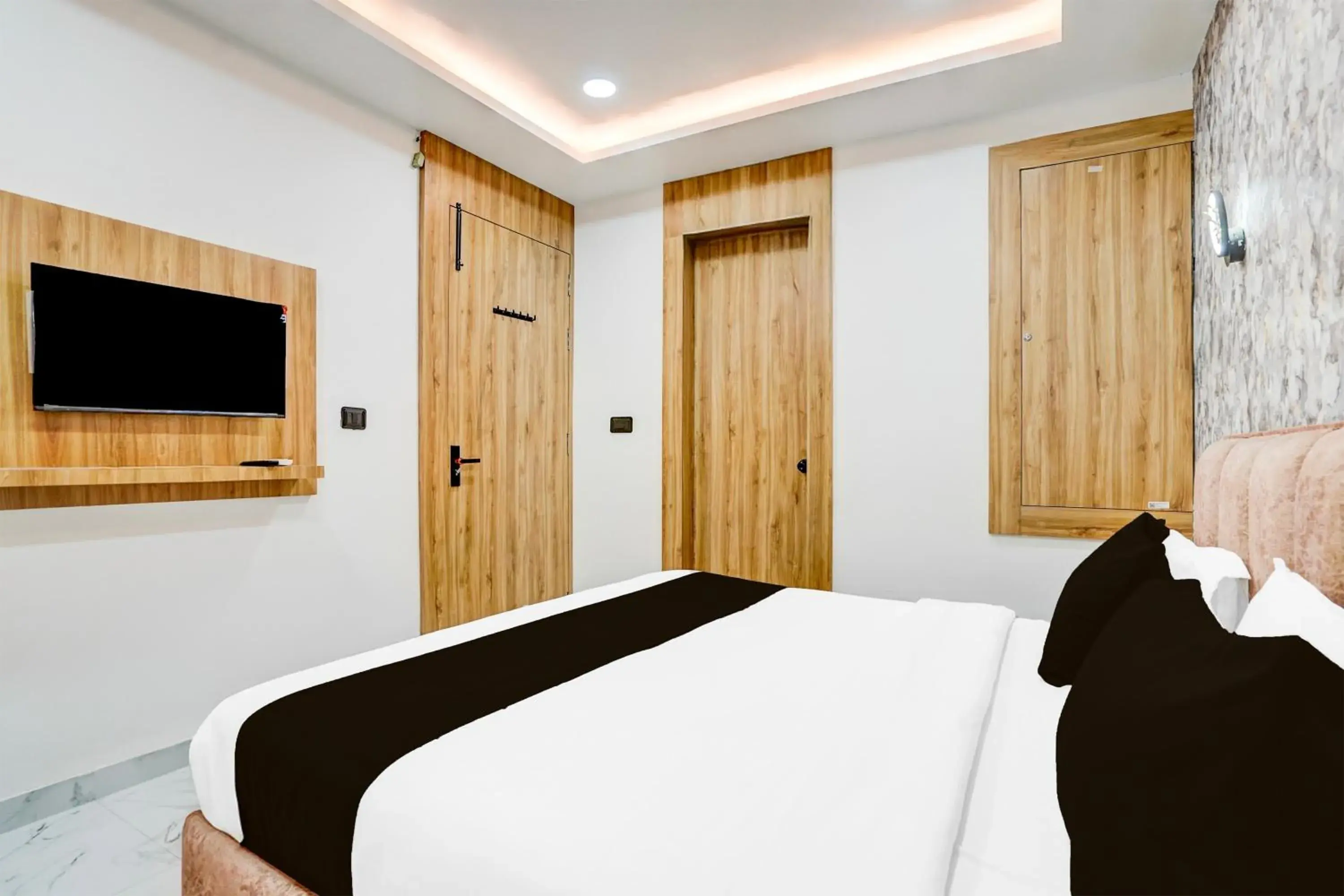 Classic Triple Room - single occupancy in Super Collection O Ram Mandir Ayodhya Formerly Hotel Aarambh Classic Triple Room - single occupancy in Super Collection O Ram Mandir Ayodhya Formerly Hotel Aarambh