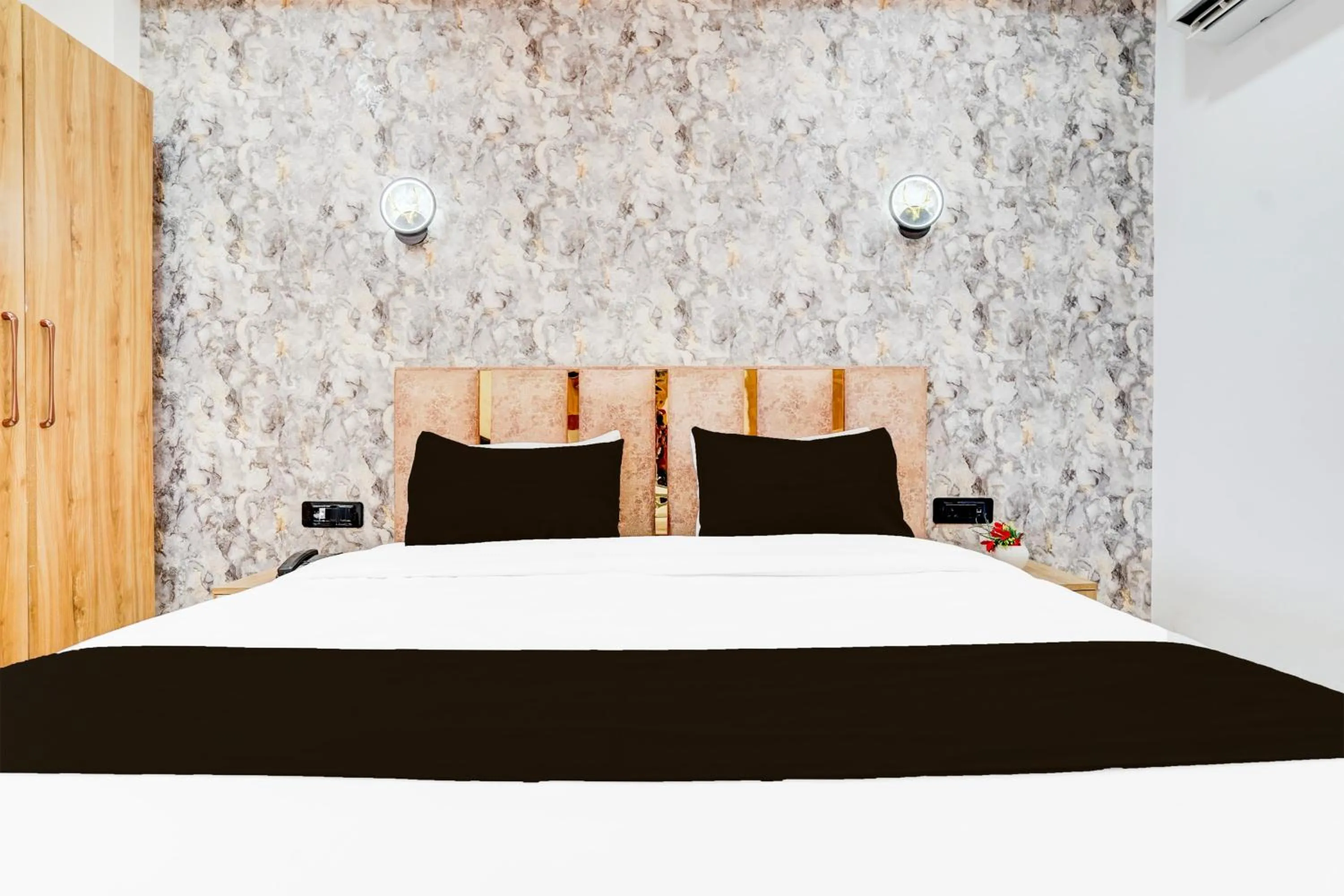 Bedroom, Bed in Super Collection O Ram Mandir Ayodhya Formerly Hotel Aarambh