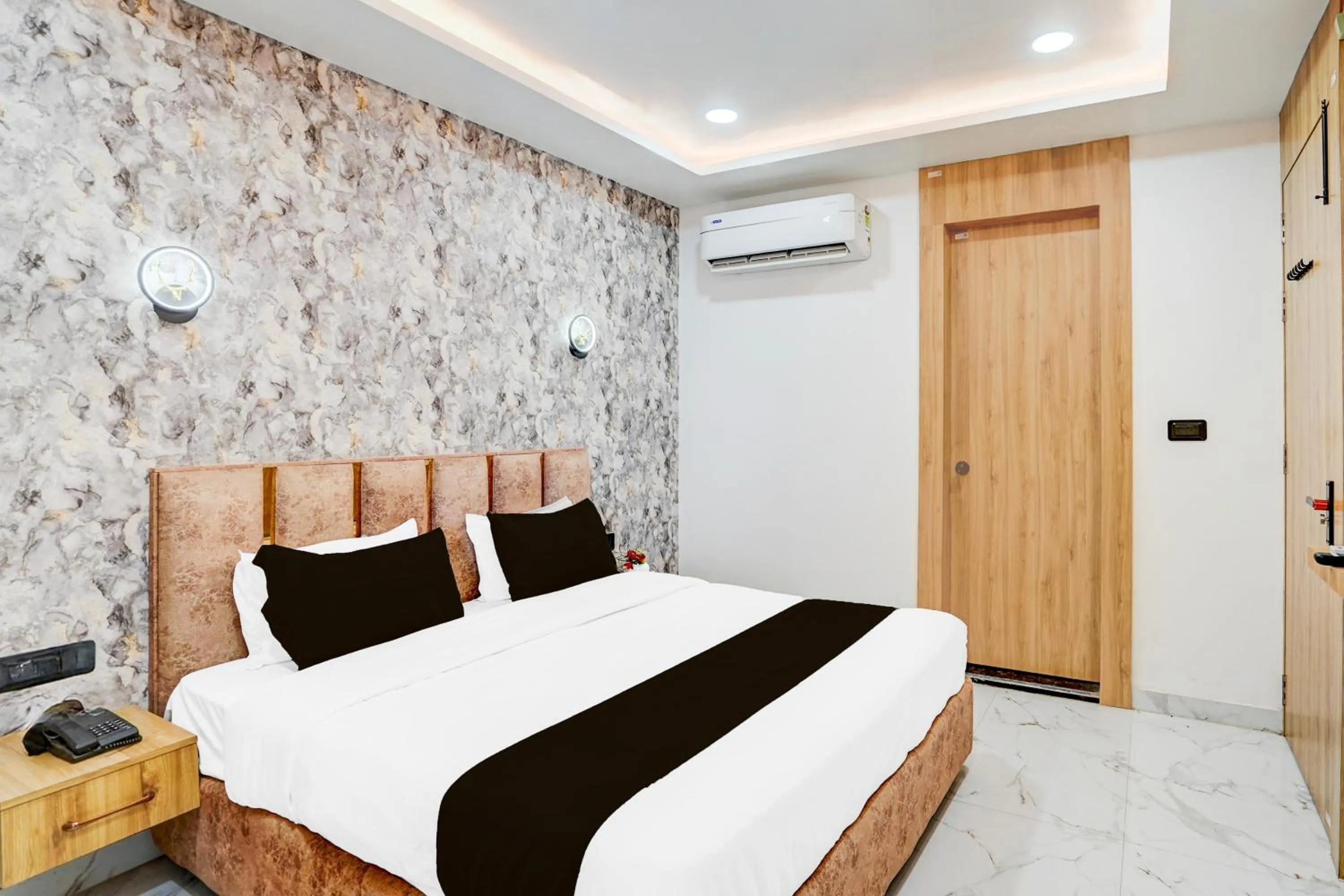 Bedroom, Bed in Super Collection O Ram Mandir Ayodhya Formerly Hotel Aarambh