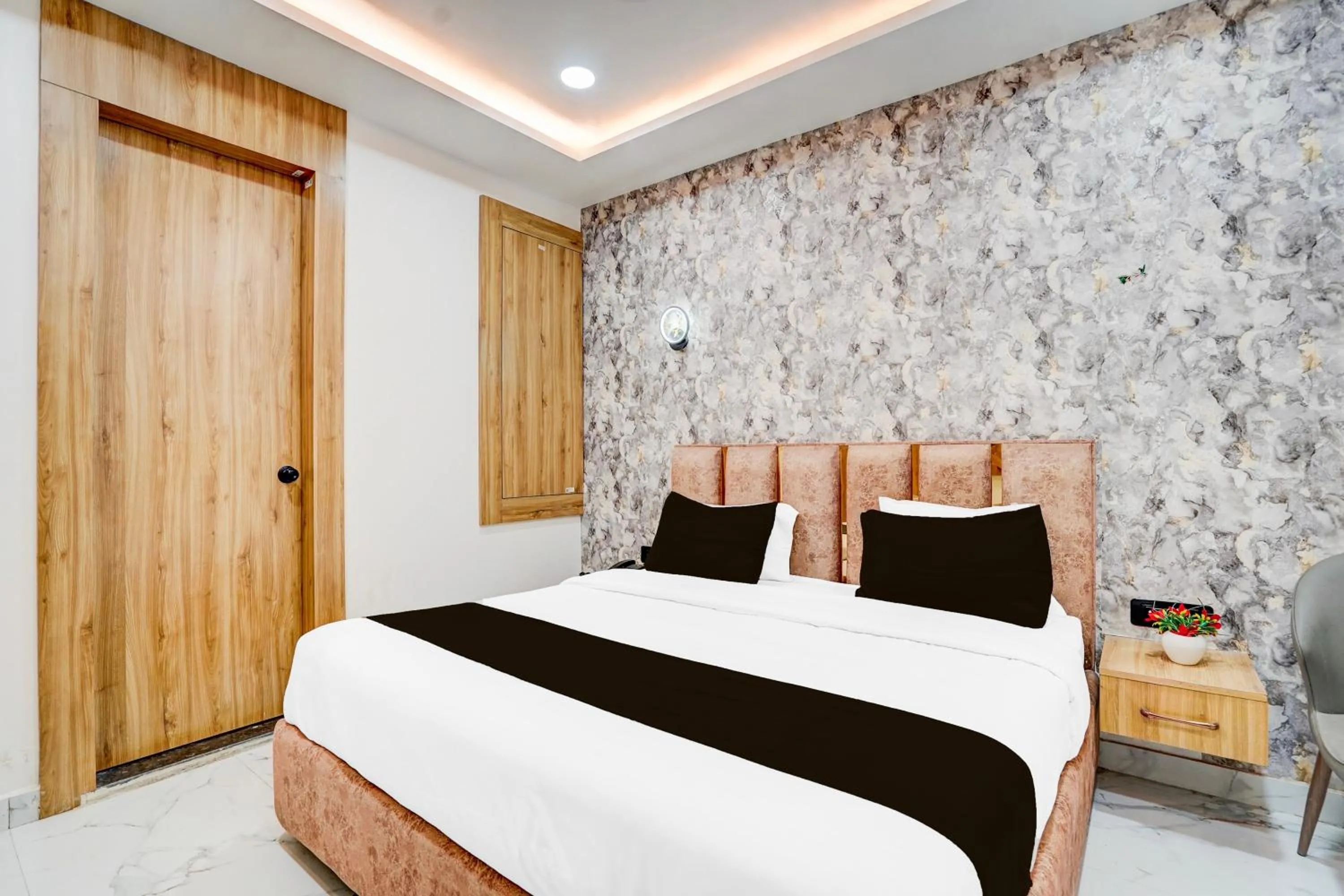 Bedroom, Bed in Super Collection O Ram Mandir Ayodhya Formerly Hotel Aarambh