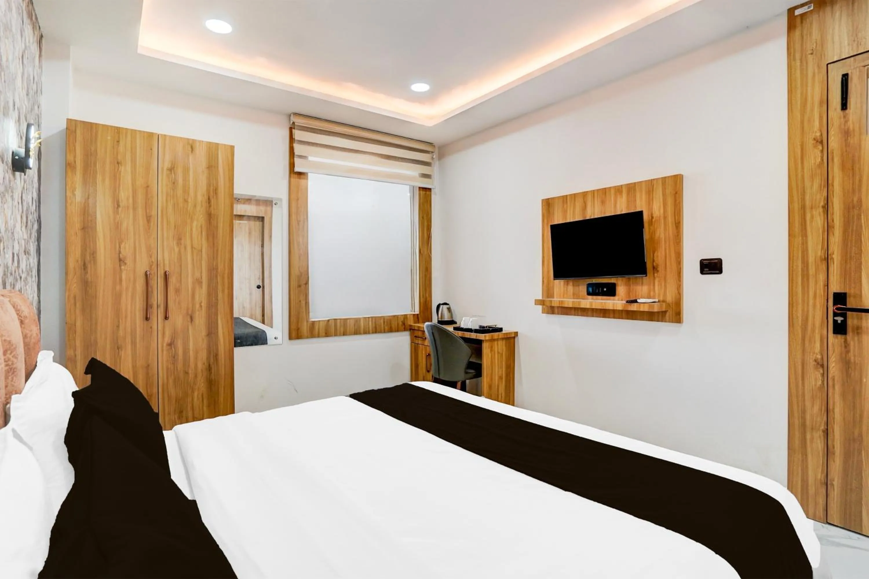 Bedroom, Bed in Super Collection O Ram Mandir Ayodhya Formerly Hotel Aarambh