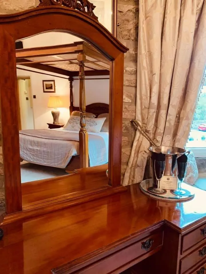 Bedroom, Bed in Busfeild Arms