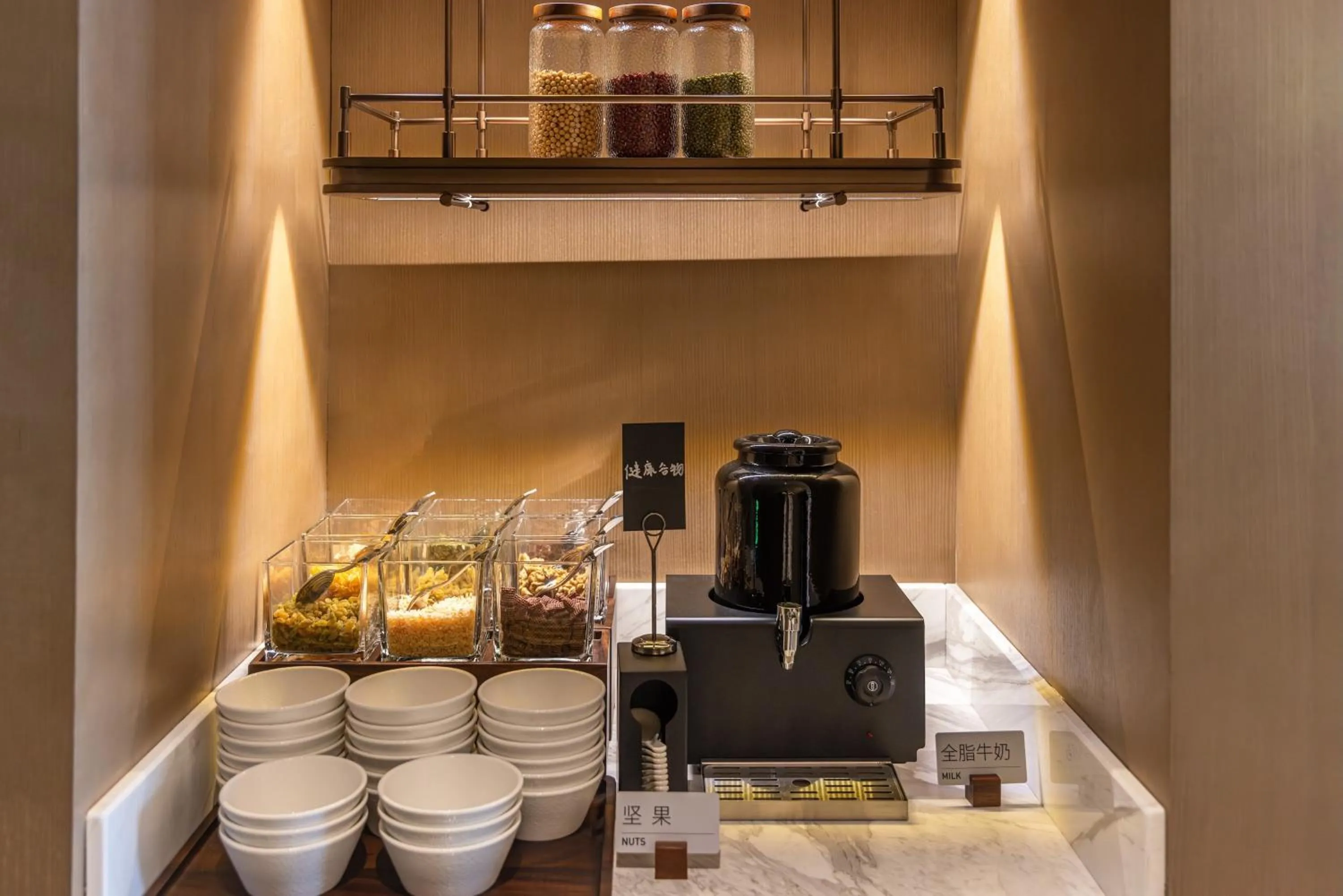 Restaurant/places to eat in Atour Hotel Wuhan Yellow Crane Tower Shouyi Plaza