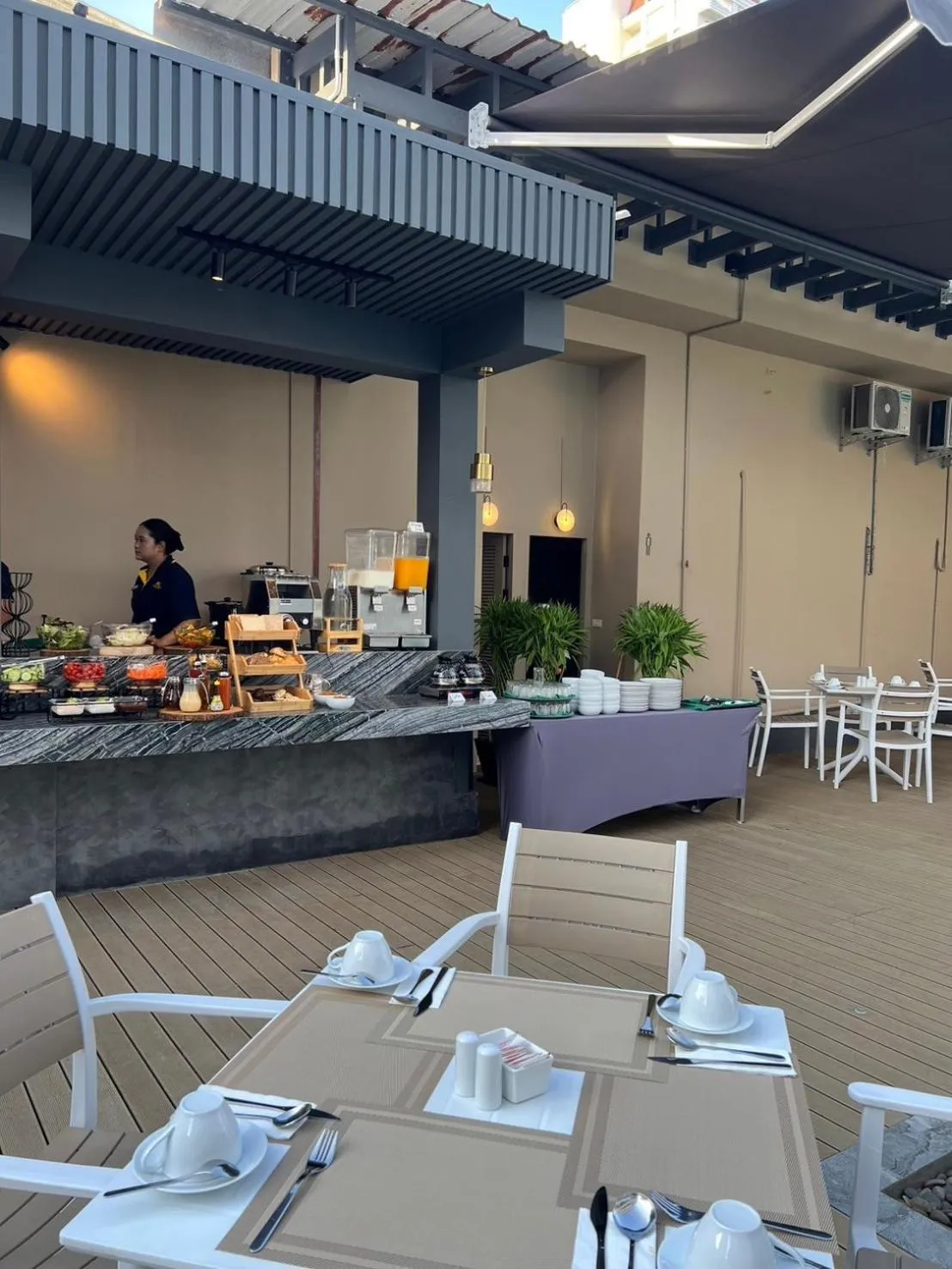 Restaurant/places to eat in Karon Boutique