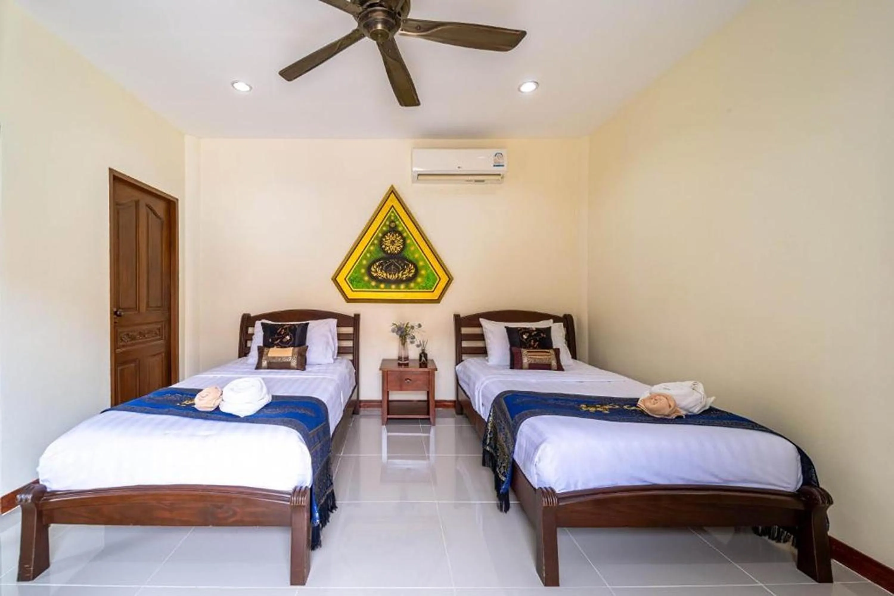 Bedroom, Bed in Siam Court Hotel and Resort