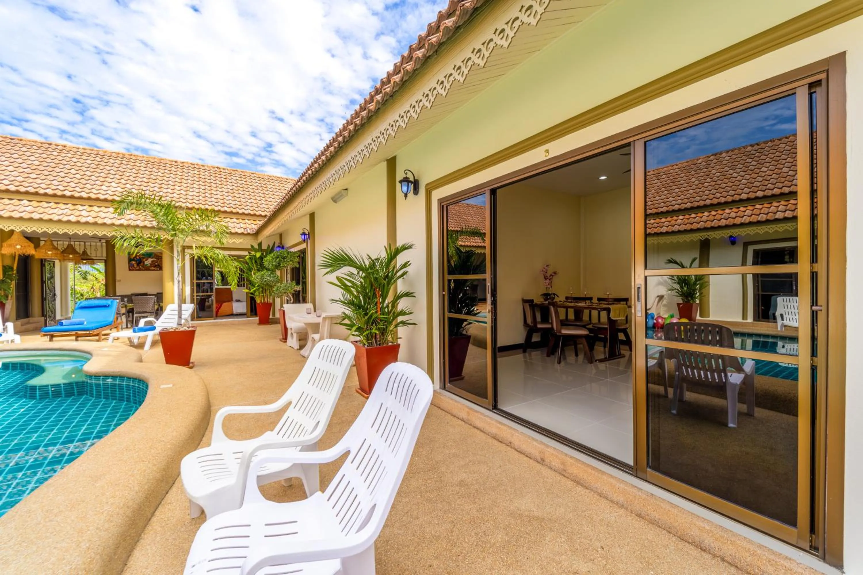 Property building in Siam Court Hotel and Resort